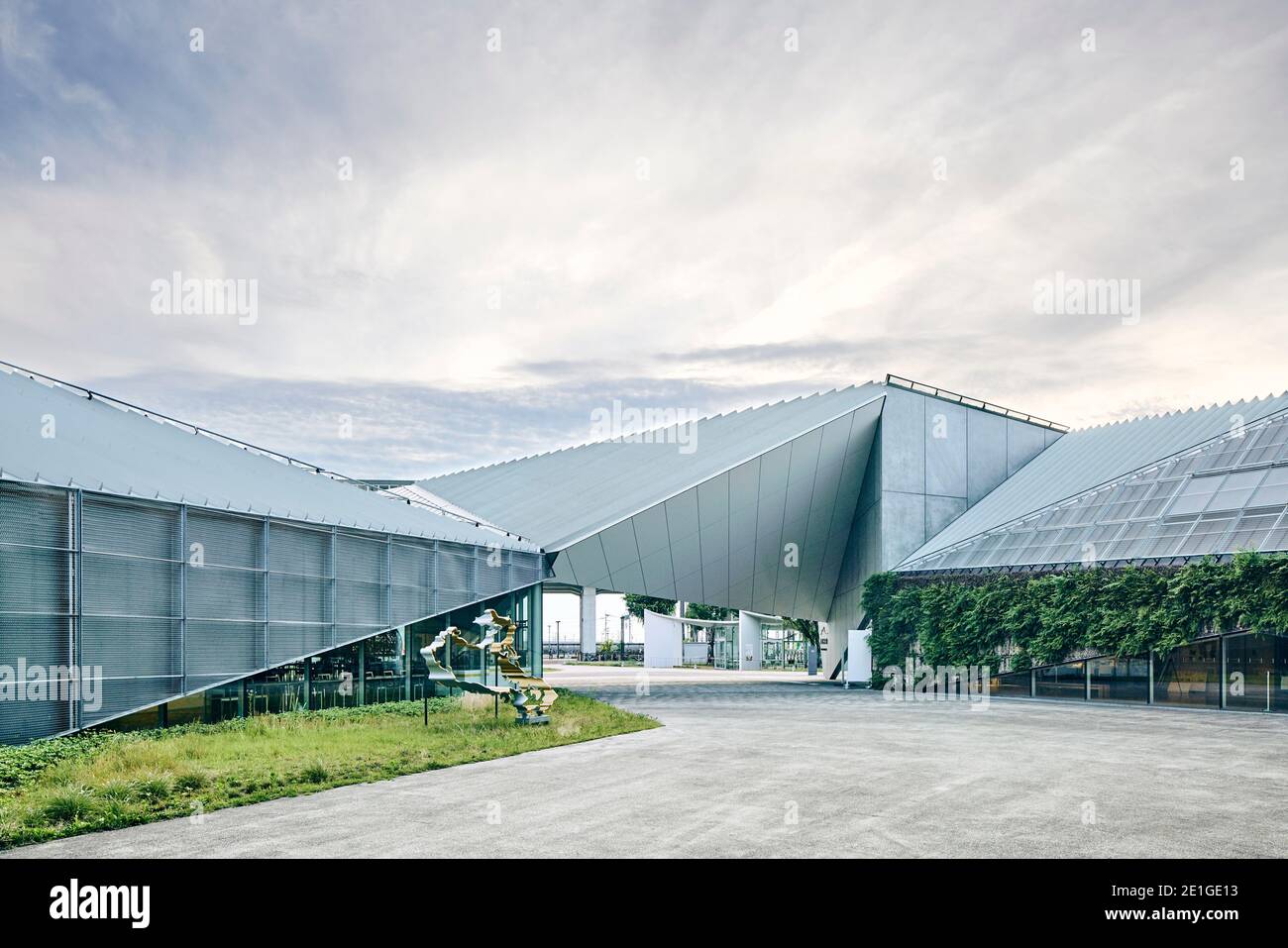 Exterior view of Kyushu Geibunkan, a village-like museum with “scattering roof”, in Chikugo, Fukuoka, Japan. Stock Photo