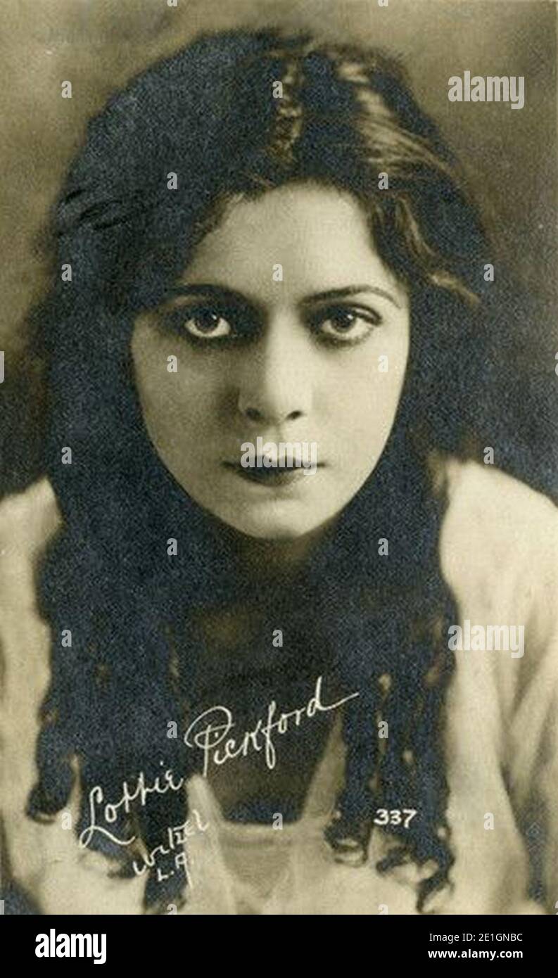 Lottie Pickford by Witzel ca. 1916 Stock Photo - Alamy