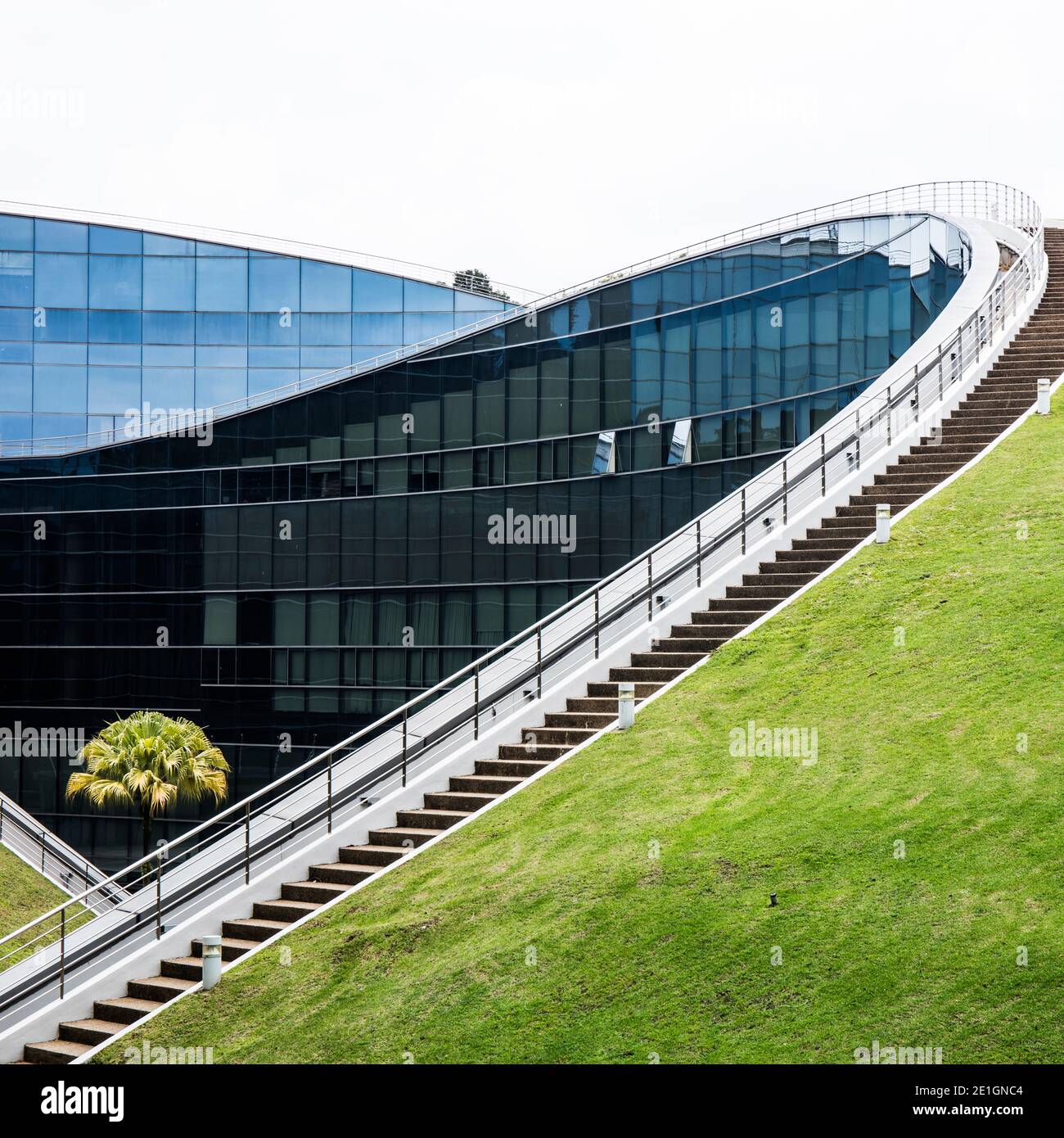 Exterior view of the School of Art, Design & Media at NTU, a glass building with green roof, Singapore. Stock Photo