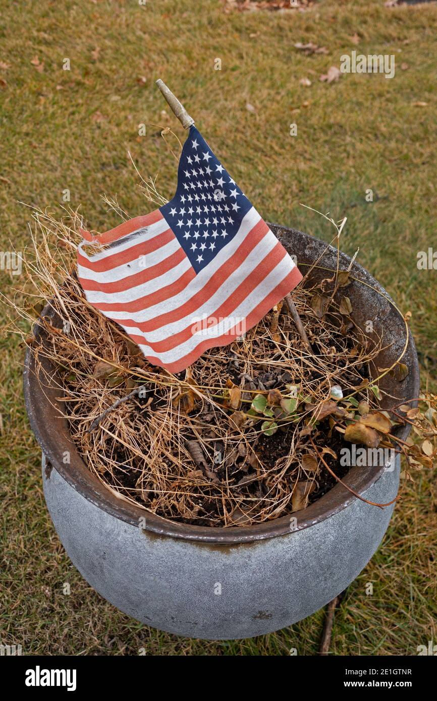 Symbolic urn planter with dead plant and American flag at crystal Lake Cemetery. Minneapolis Minnesota MN USA Stock Photo