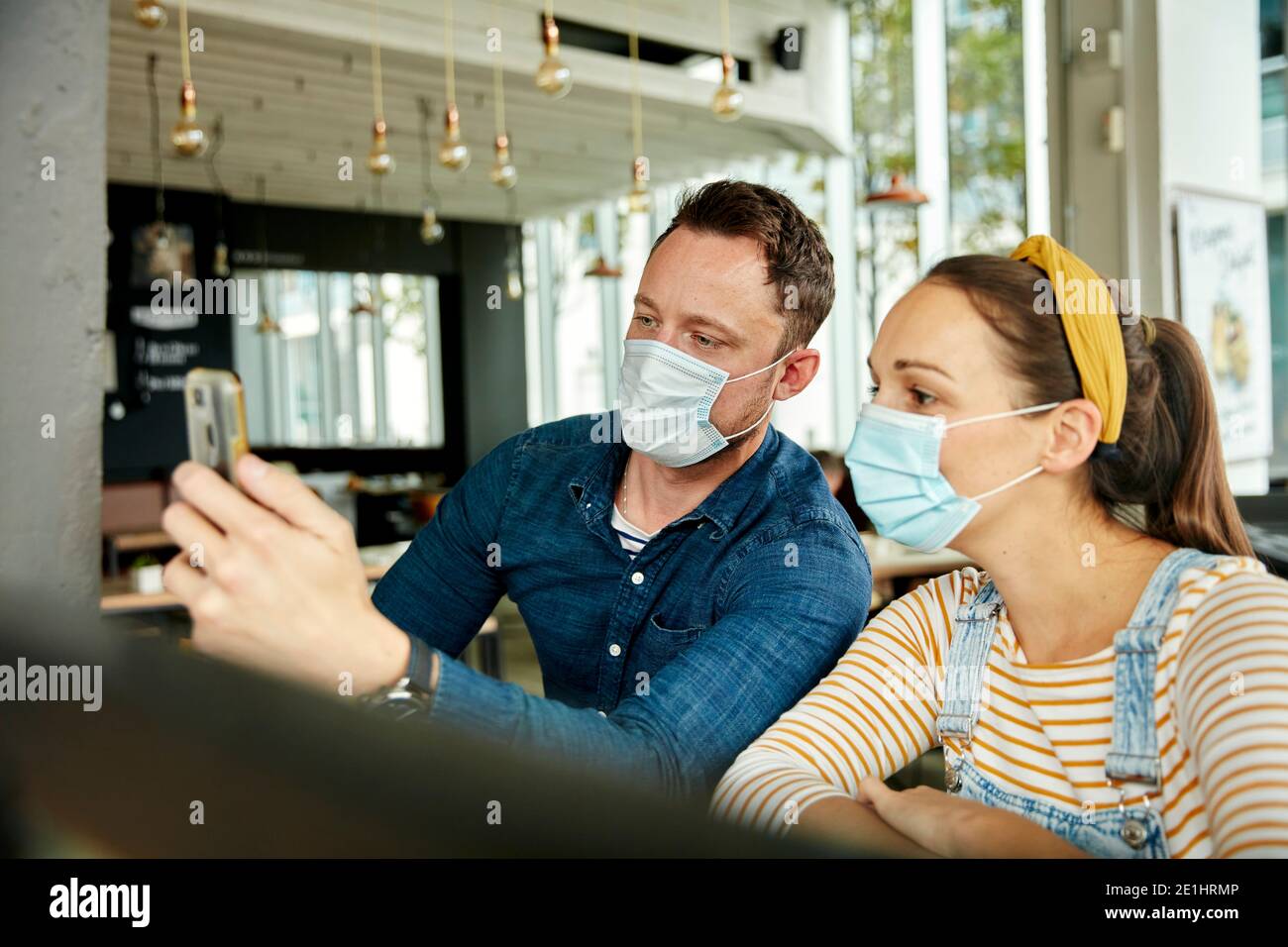 Real people wearing face masks hi-res stock photography and images - Alamy