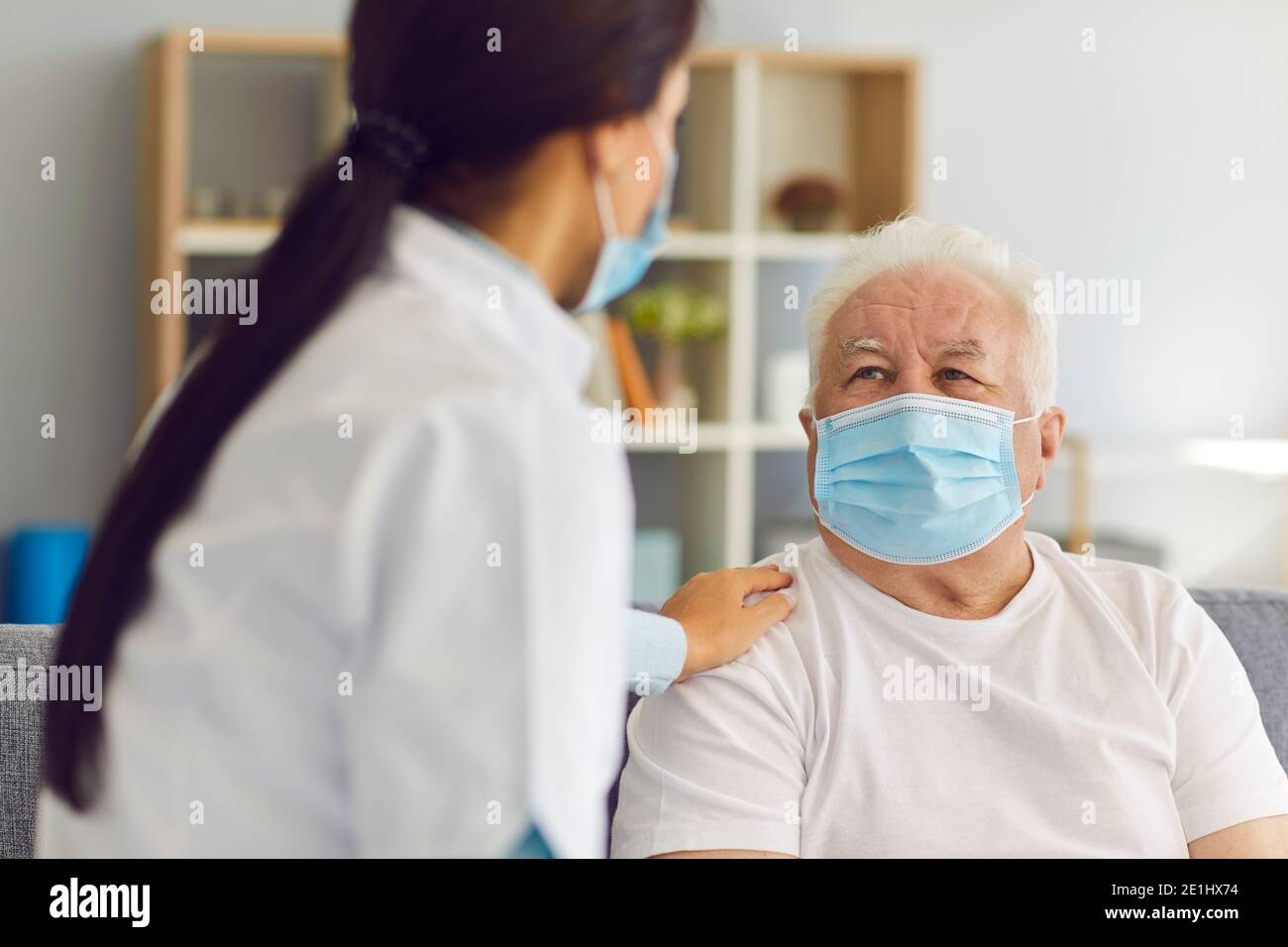 Elderly doctor in medical hi-res stock photography and images - Alamy