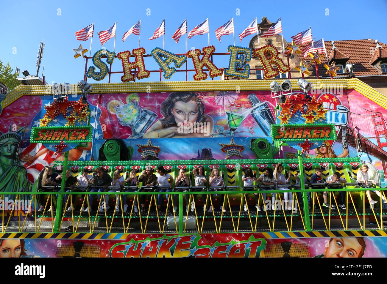 Teens funfair hi-res stock photography and images - Alamy