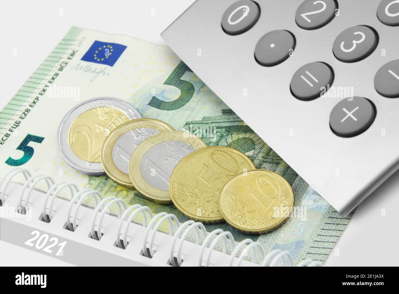 Deutschland 2021 Mindestlohn 9,60 Euro und Rechner Stock Photo