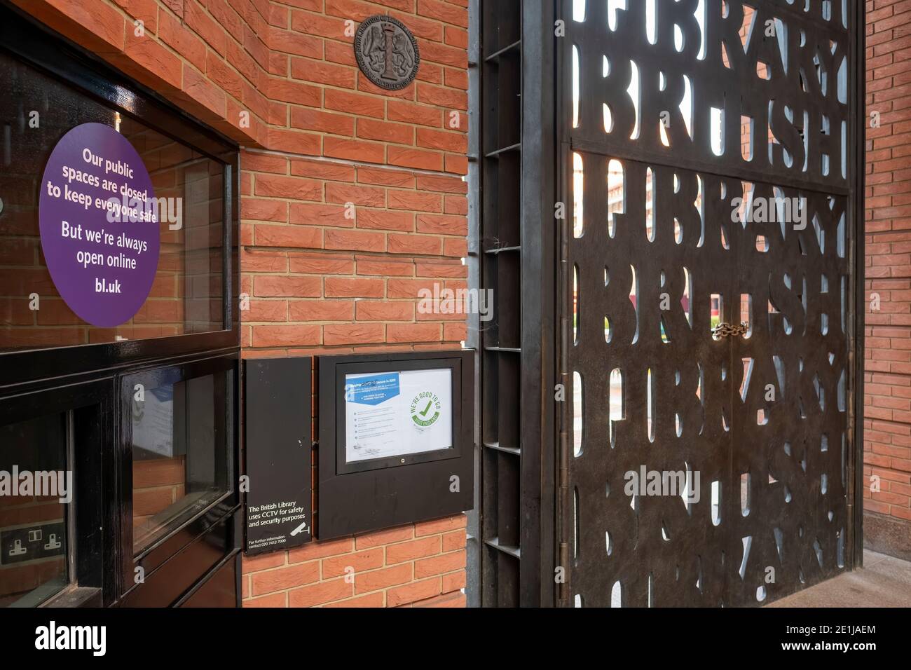 Closed library sign hi-res stock photography and images - Alamy