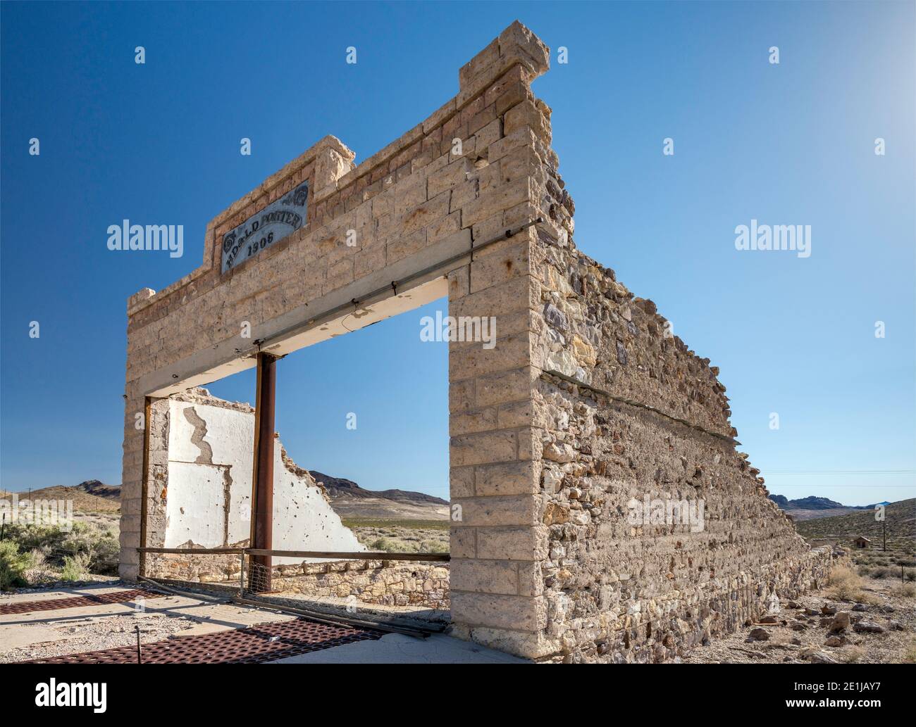 Ruin in ghost town of Rhyolite near Beatty and Death Valley, in Amargosa Desert, Nevada, USA Stock Photo