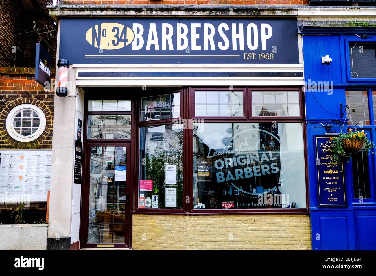 Leatherhead Surrey, London UK January 07 2021, Mens Barber Shop Closed Due To The Covid-19 Lockdown Stock Photo