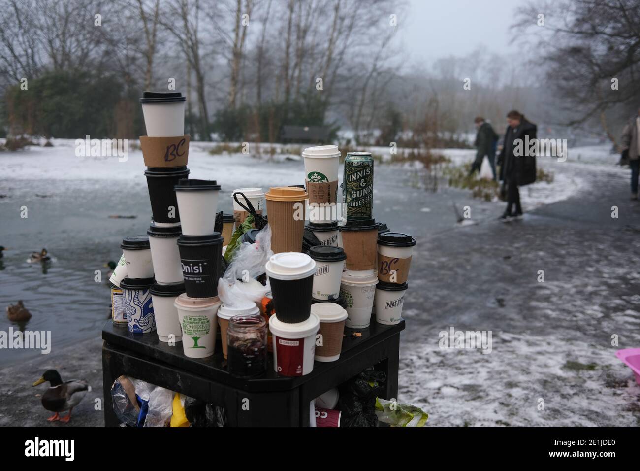 Lockdown litter park hi-res stock photography and images - Alamy