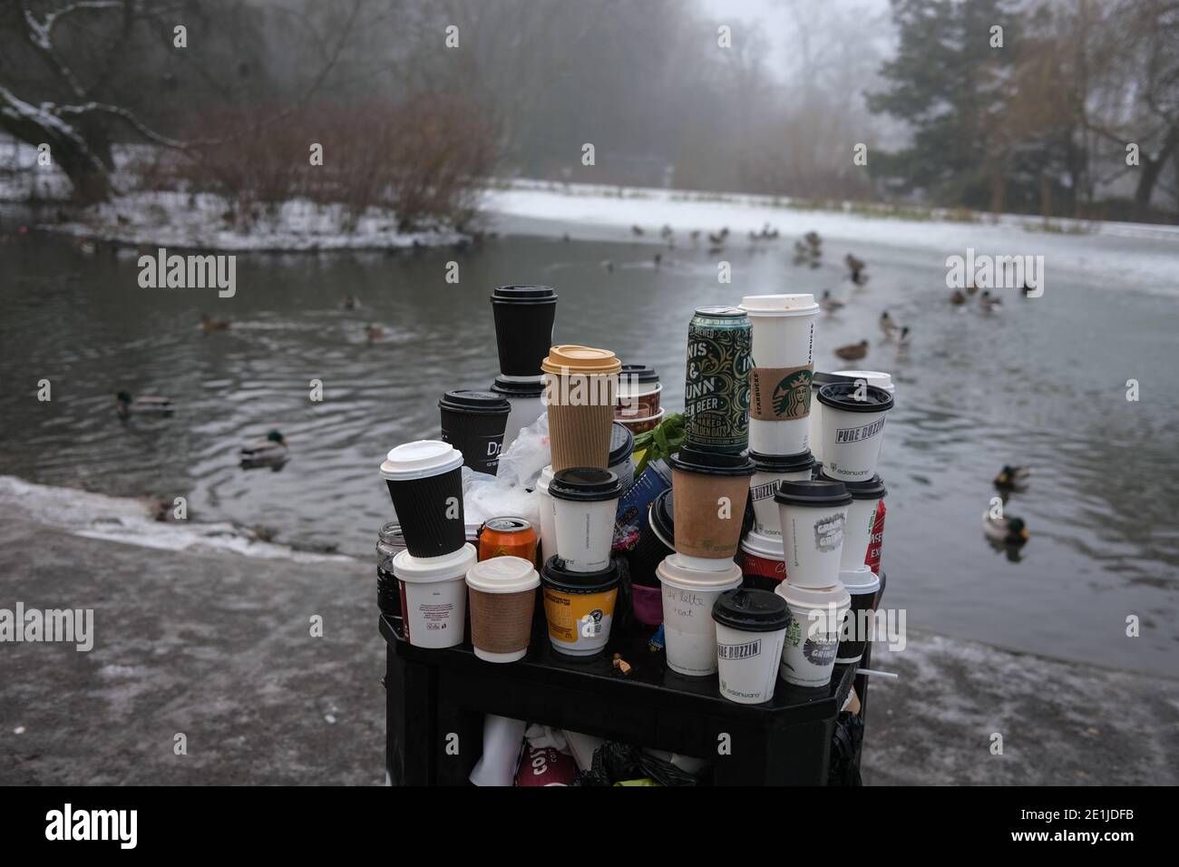 Lockdown litter park hi-res stock photography and images - Alamy