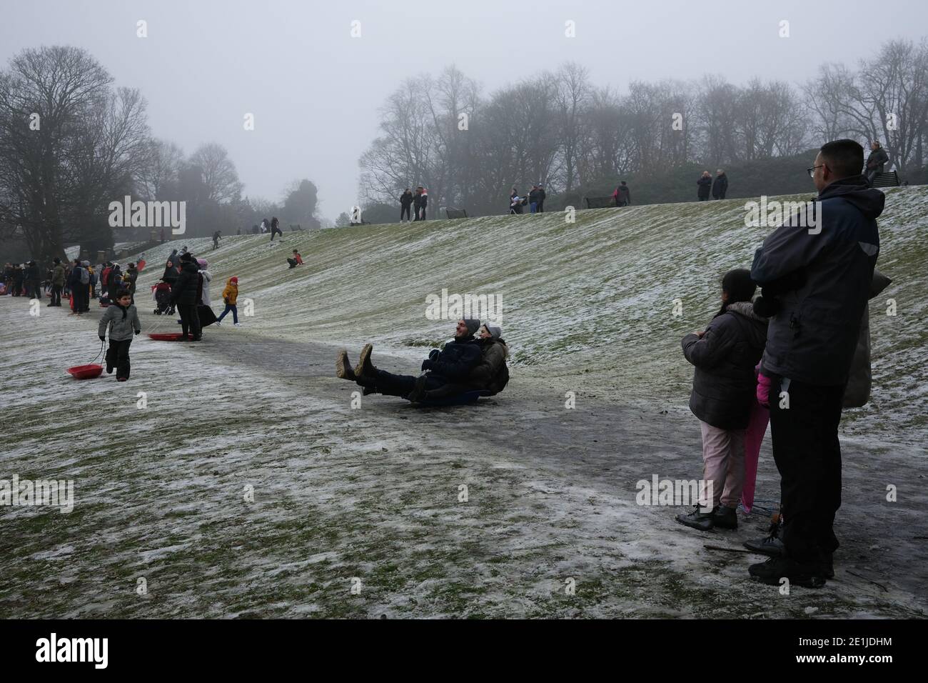 Glasgow, UK, 7 January 2021. People enjoy the fresh air, light snow and misty conditions, an escape from lockdown, with a trip to Queen's Park in the south of the city. Photo credit: Jeremy Sutton-Hibbert/Alamy Live News Stock Photo
