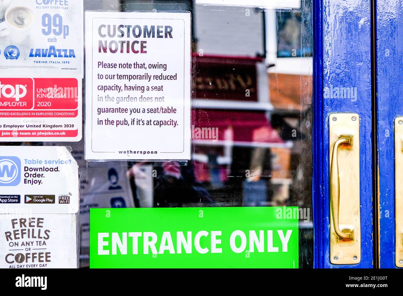 Entrance closed sign hi-res stock photography and images - Alamy