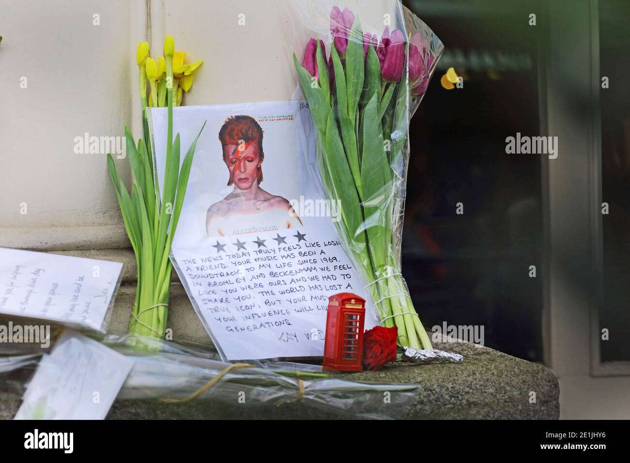 David Bowie, shrine outside former Three Tuns Public House, Beckenham, London, UK, following his death in Jan 2016. Stock Photo
