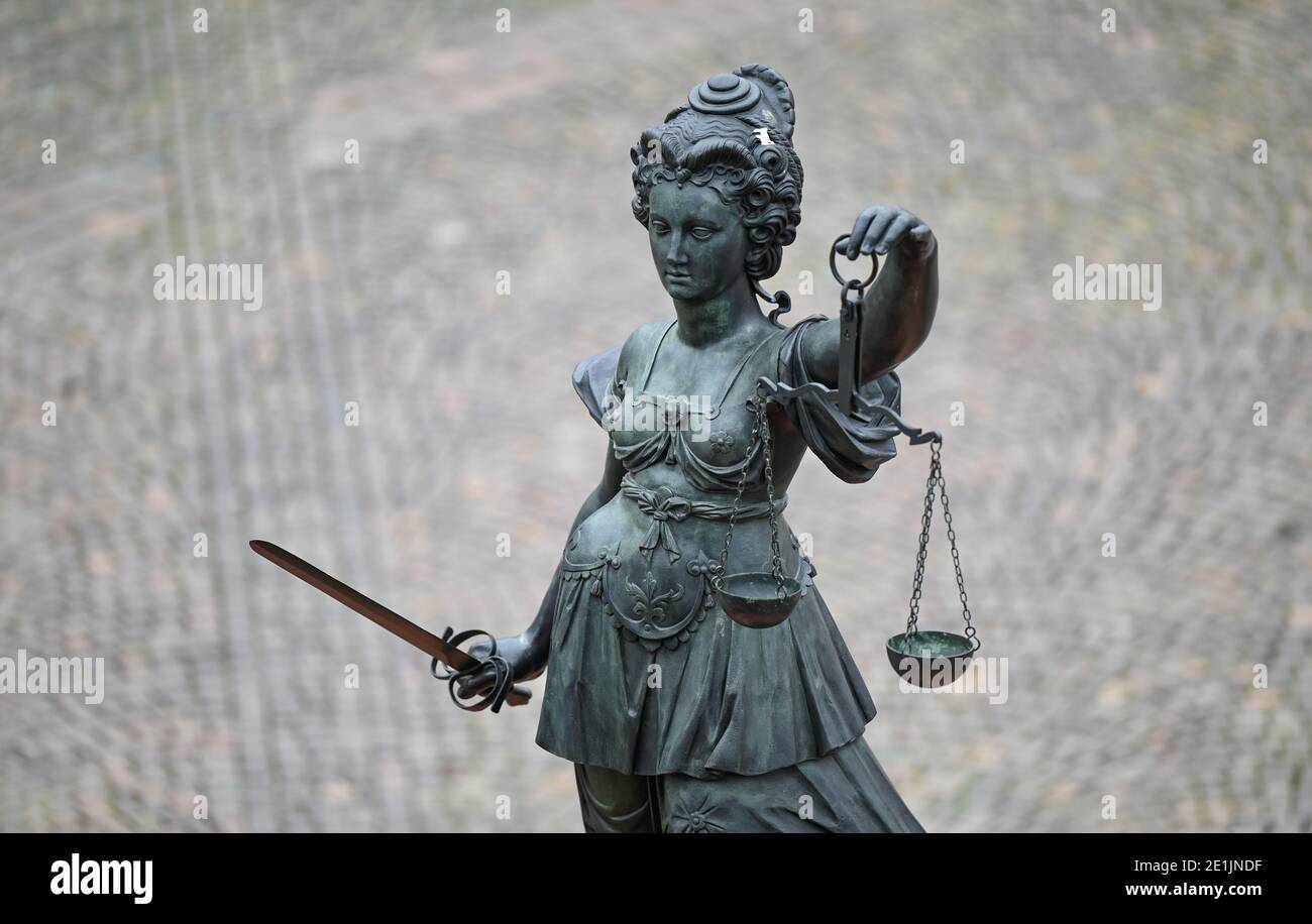 07 January 2021, Hessen, FrankfurtMain: The statue of Justitia stands with  a pair of scales and a sword in her hand on the Fountain of Justice on  Frankfurt's Römerberg. Photo: Arne Dedertdpa