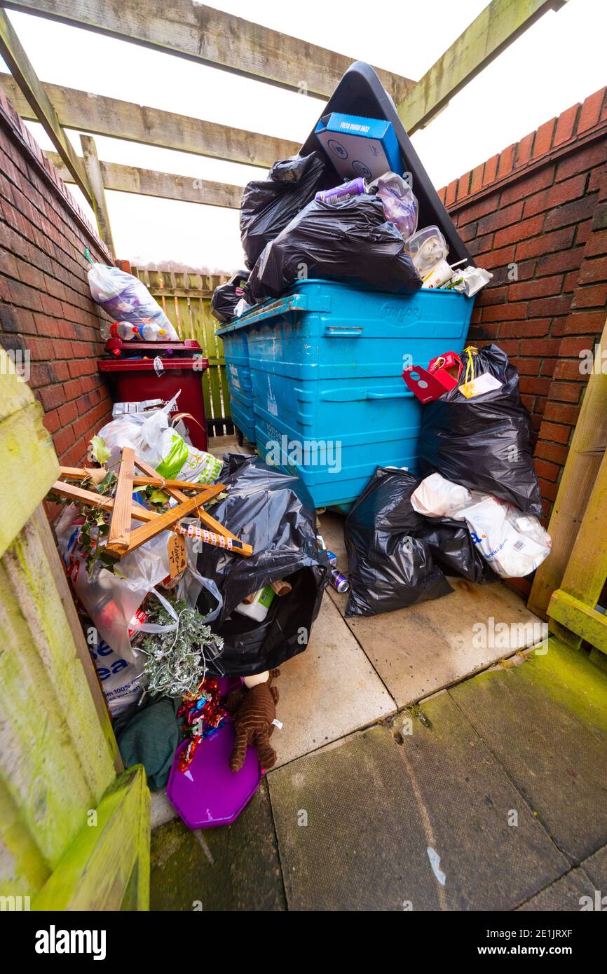 Full and overflowing bins, wastebin, trashcan, receptacle, garbage in a