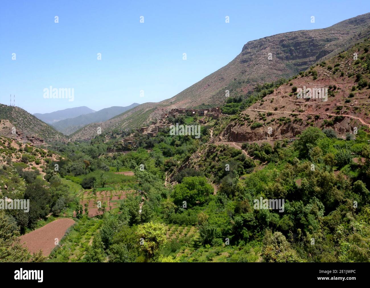 View along fertile valley hi-res stock photography and images - Alamy