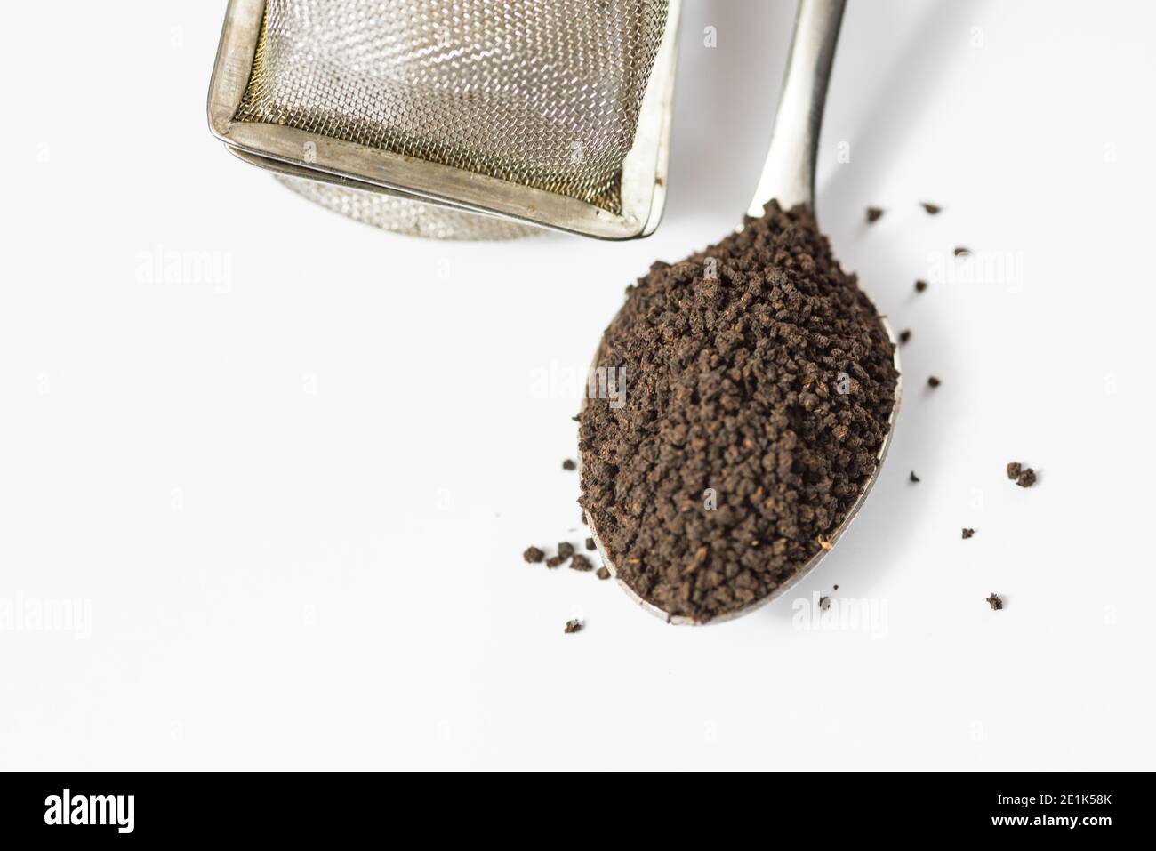 Loose tea granules and tea filter Stock Photo Alamy