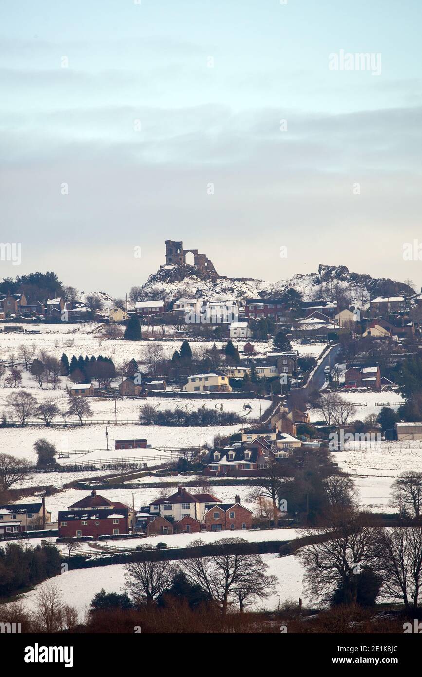 Mow Cop castle, the folly of a ruined castle in snow during winter ...