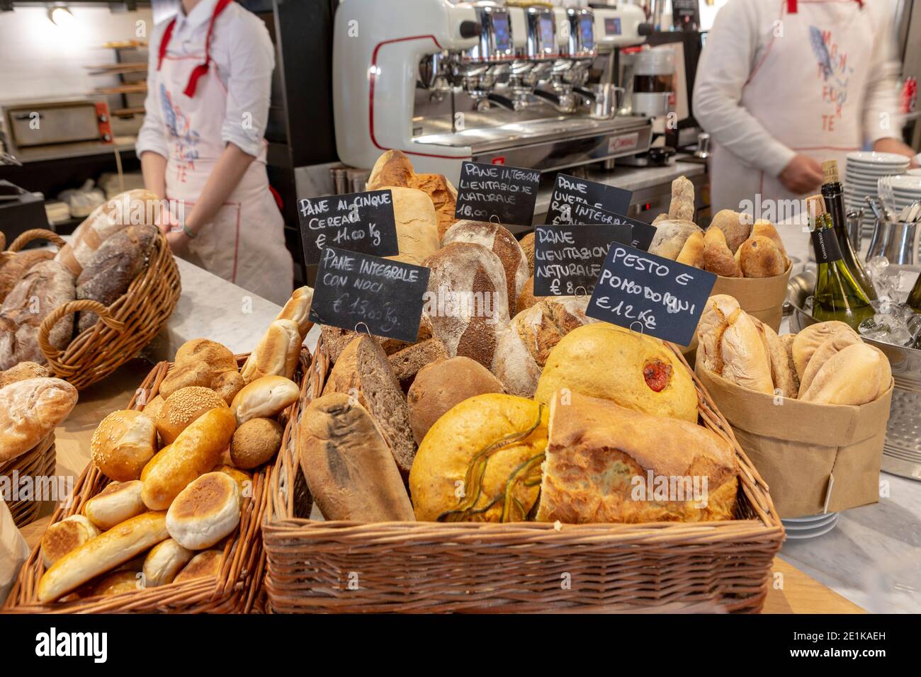 Monteforte bakery store in Rome with bread on counter Stock Photo - Alamy