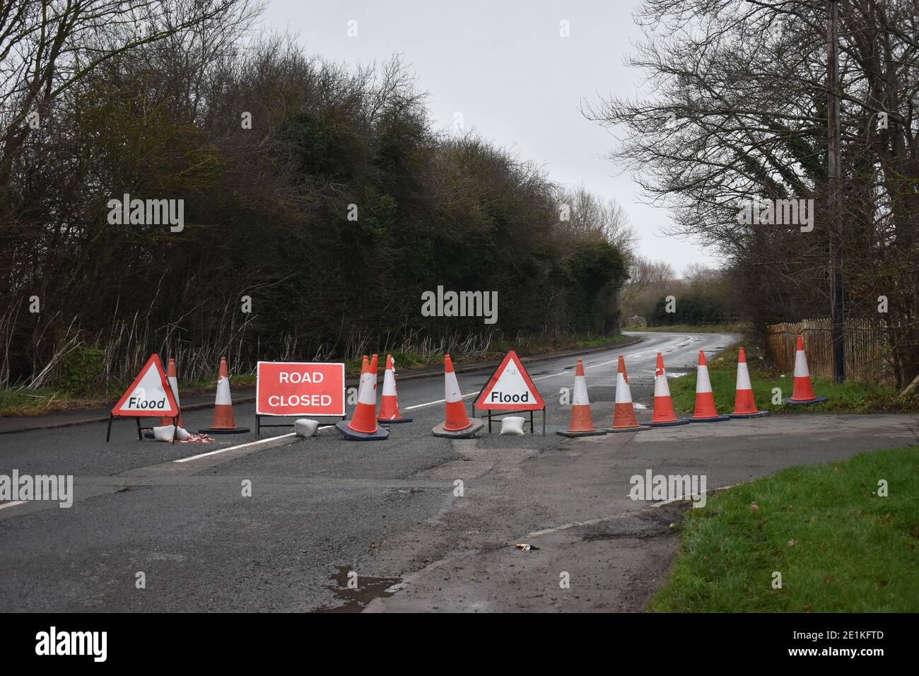 Road closed due to flooding in Newport Pagnell Stock Photo Alamy