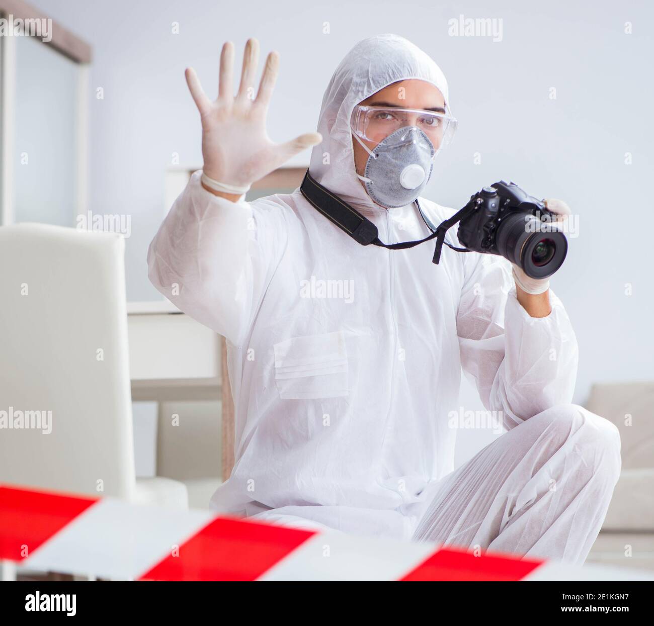 The forensic expert at crime scene doing investigation Stock Photo - Alamy