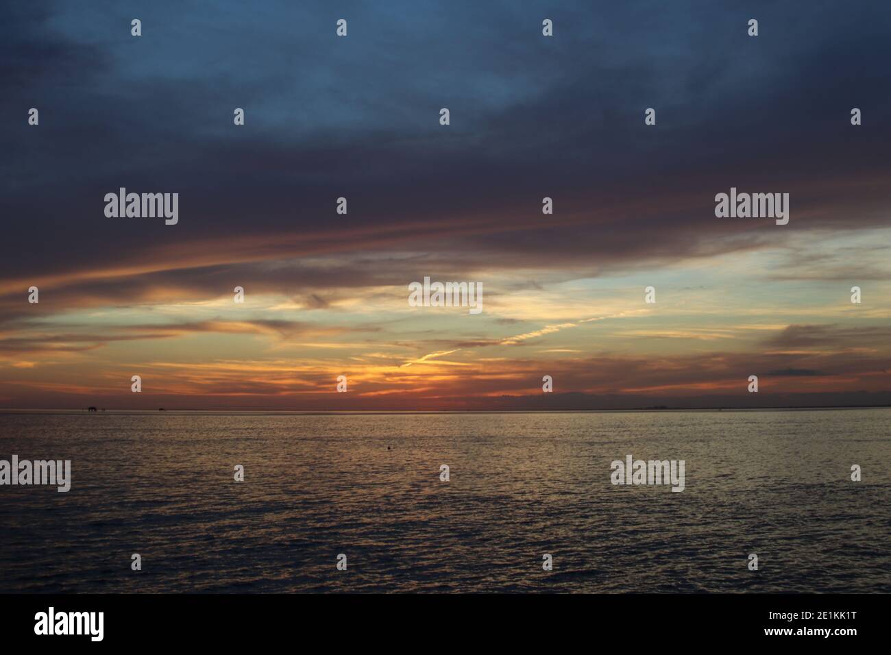 Beautiful sunset in ocean hi-res stock photography and images - Alamy