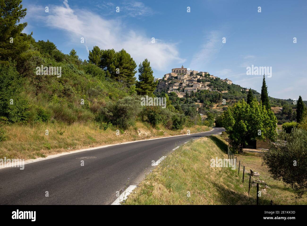 Roadside view of the beautiful town of Gordes,a commune in the Vaucluse département in the Provence-Alpes-Côte d'Azur region in southeastern France Stock Photo