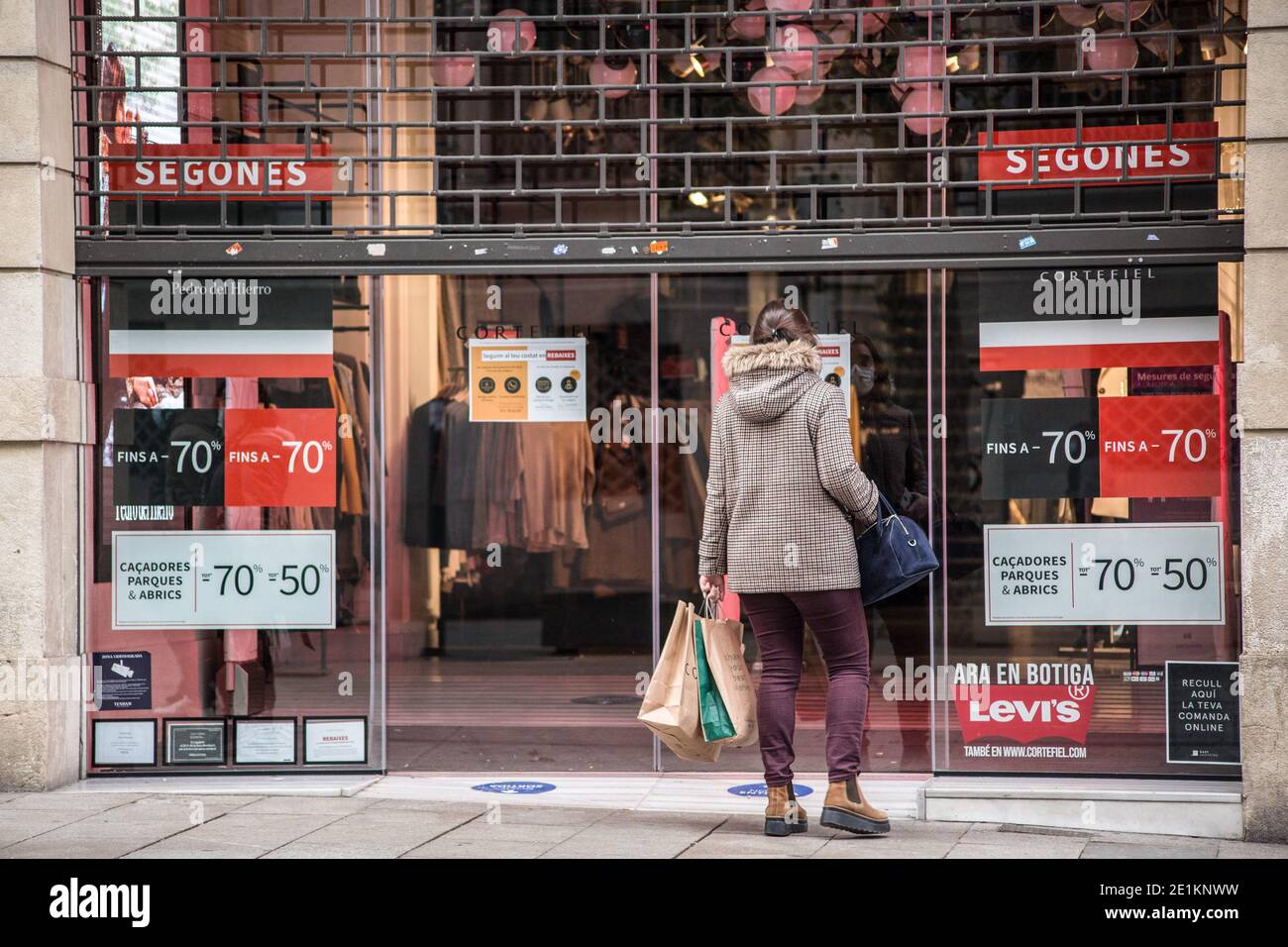 Barcelona, Spain. 07th Jan, 2021. Customer is seen waiting for his online  purchase at the door of the Cortefiel store. The sales season begins in  Barcelona this January 7, having to comply