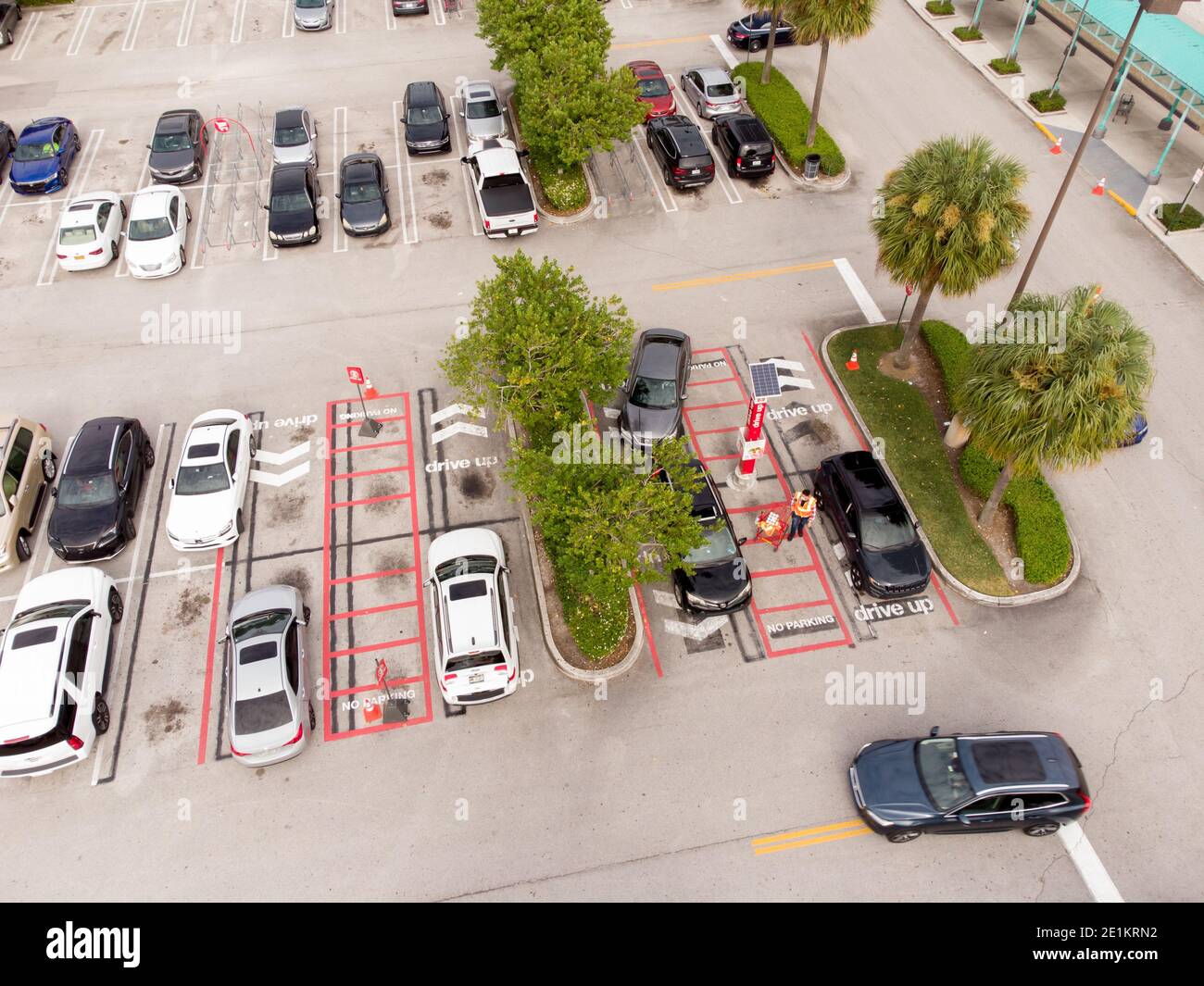 Drive up curbside pick up Target Aventura social distancing solution ...