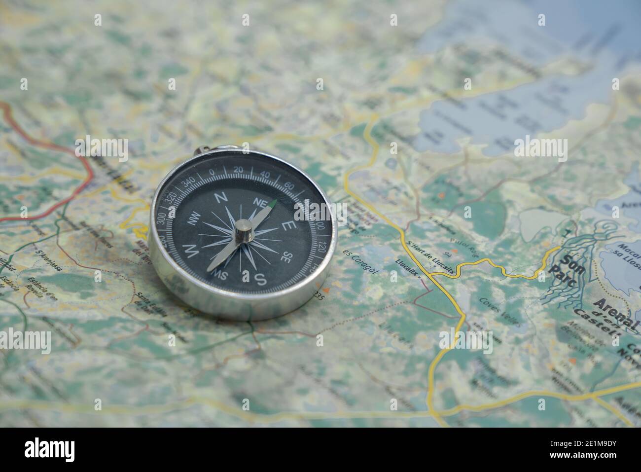 Vintage map united states compass - Traveling Concept With A Map Compass And Airplane Symbol Of Travel 2E1M9DY 