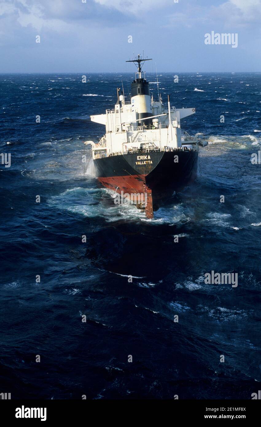 Oil spill caused by the sinking of the tanker Erika off the coasts of Brittany (north-western France) on December 12, 1999. The oil tanker chartered b Stock Photo