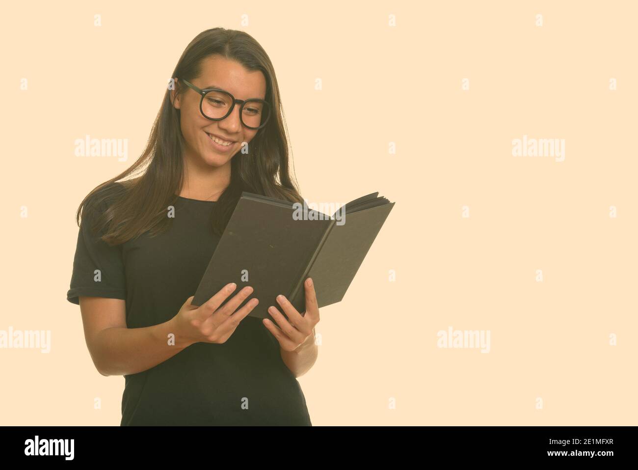 Smiling lady reading book hi-res stock photography and images - Alamy