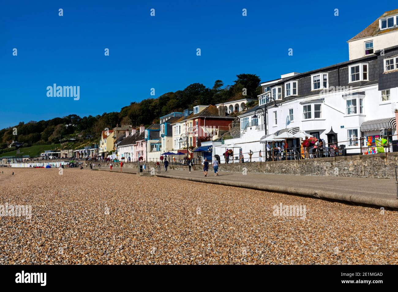 Lyme regis beach front hi-res stock photography and images - Alamy