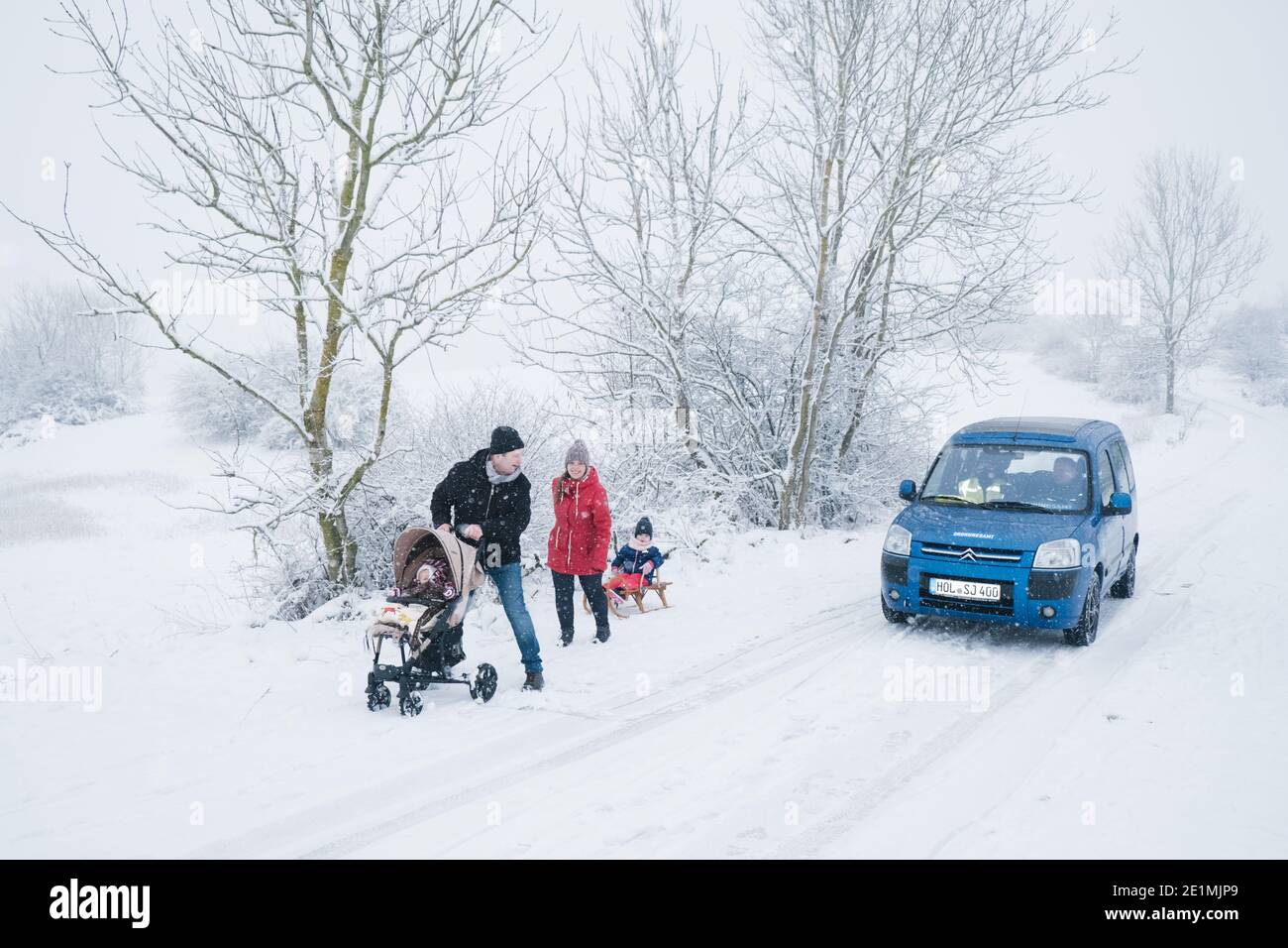 Holzen, Germany. 08th Jan, 2021. Jörg and Anne go for a walk with their children Neele and Jolien at the Ithwiesen, while the public order office checks compliance with the ban on tobogganing at the Ithwiesen. The district of Holzminden was the first district in Lower Saxony to prohibit access to many tobogganing meadows. Offences are punished with up to 25,000 euro fine, as it is called in the general order valid starting from Friday. Accordingly, the legal basis is the Infection Protection Act. Credit: Ole Spata/dpa/Alamy Live News Stock Photo