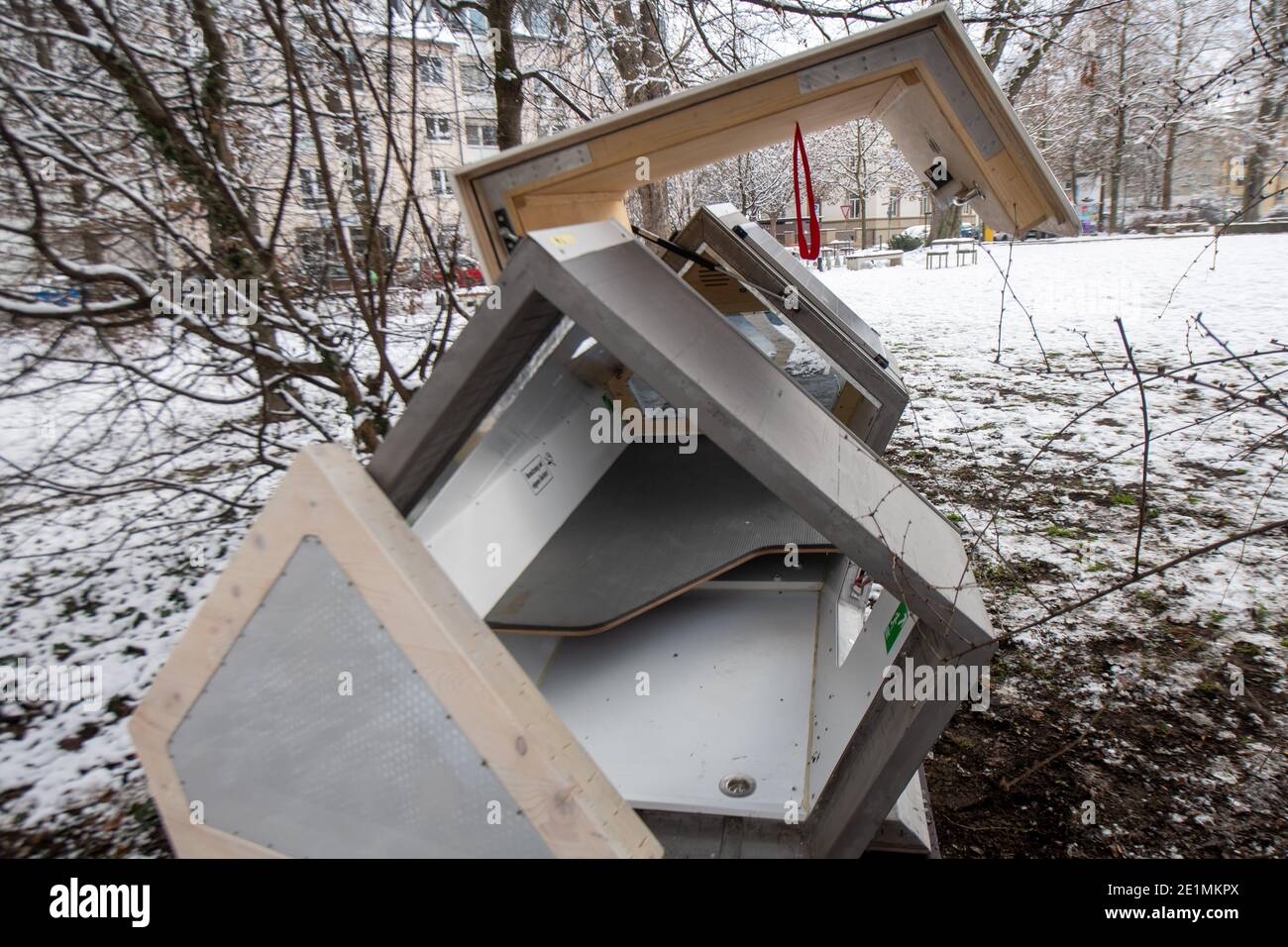 Ulm, Germany. 08th Jan, 2021. In the city park at Karlsplatz there is an  open sleeping pod for the overnight accommodation of homeless people. The  so-called "Ulmer Nester" were revised after a