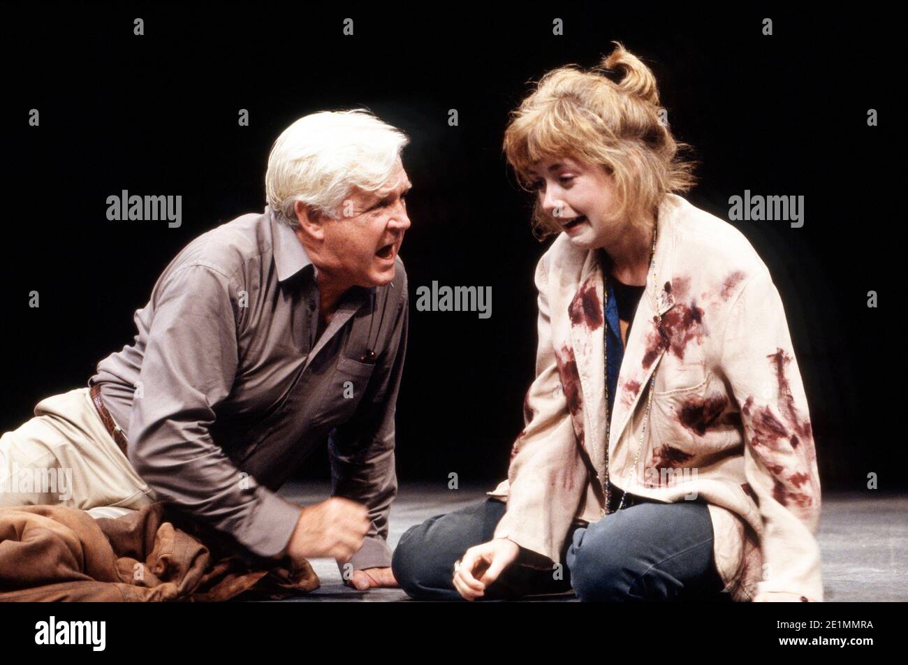 John Stride (Robert), Maria Miles (Juliet) in KING LEAR IN NEW YORK by Melvyn Bragg at the Chichester Festival Theatre, West Sussex, England  08/07/1992   set design: Simon Higlett  costumes: Binnie Bowerman  lighting: Bill Bray  director: Patrick Garland Stock Photo