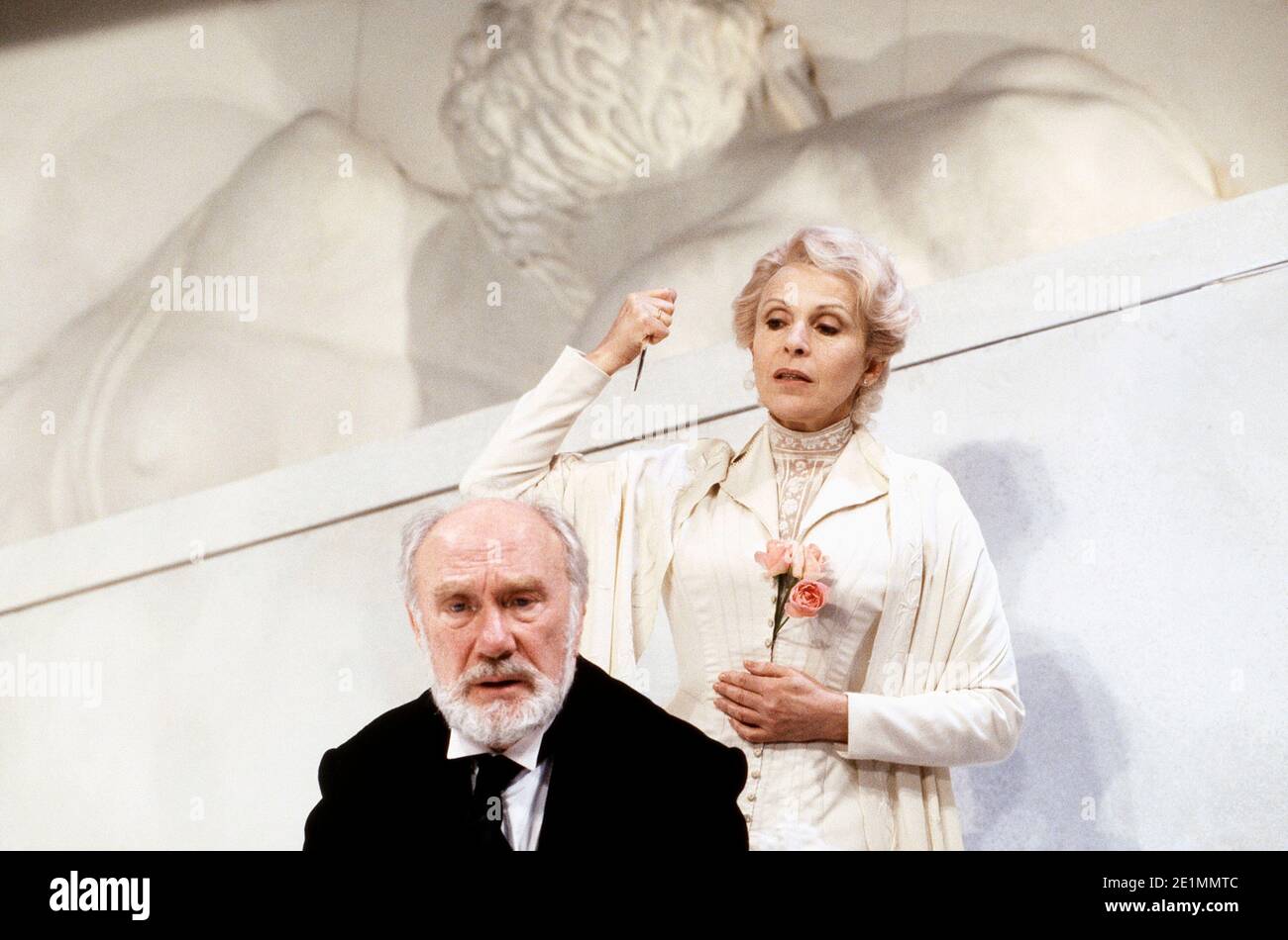 Espen Skjonberg (Rubek), Claire Bloom (Irena) in WHEN WE DEAD AWAKEN by Henrik Ibsen at the Almeida Theatre, London N1  20/02/1990  set design: Peter J Davison  costumes: Johan Engels  lighting: Nick Chelton  director: Jonathan Kent Stock Photo