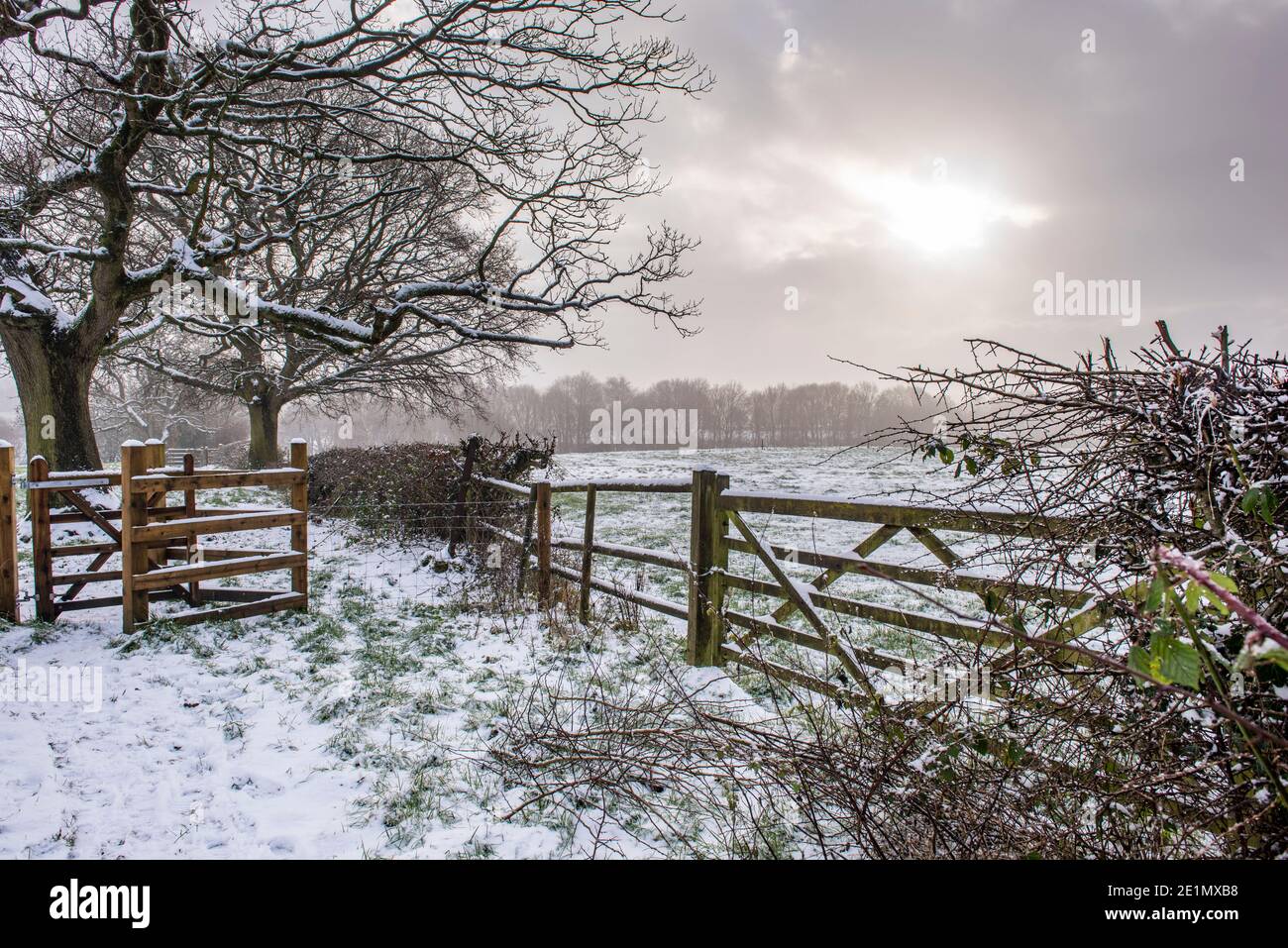 Kissing gate england winter hi-res stock photography and images - Alamy
