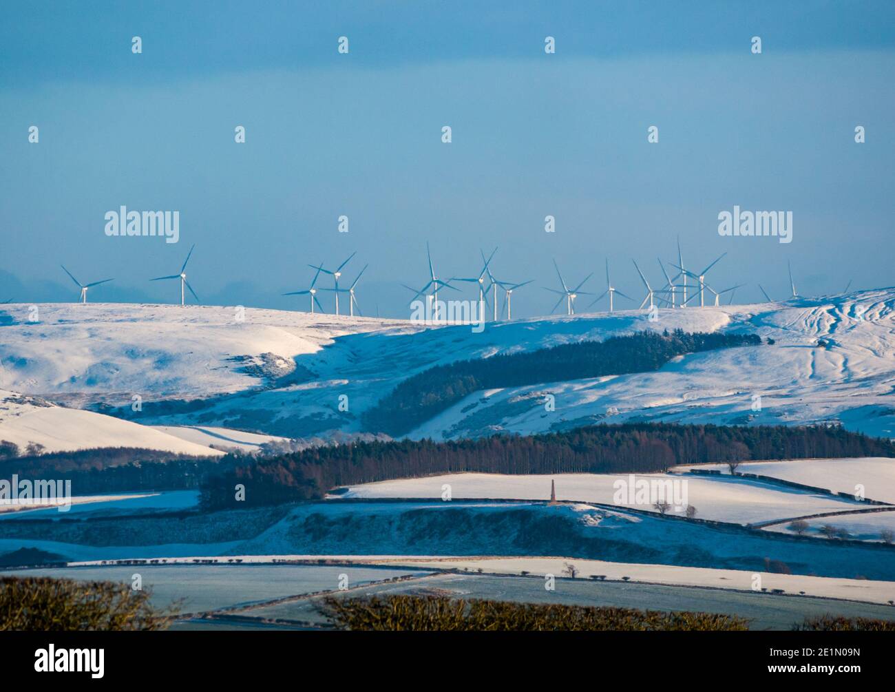 East Lothian, Scotland, United Kingdom, 8th January 2021. UK Weather: snow covers most of the county from the Garleton Hills southwards to the Lammermuir Hills on a bright clear sunny day with wind turbines clearly visible in the distance Stock Photo