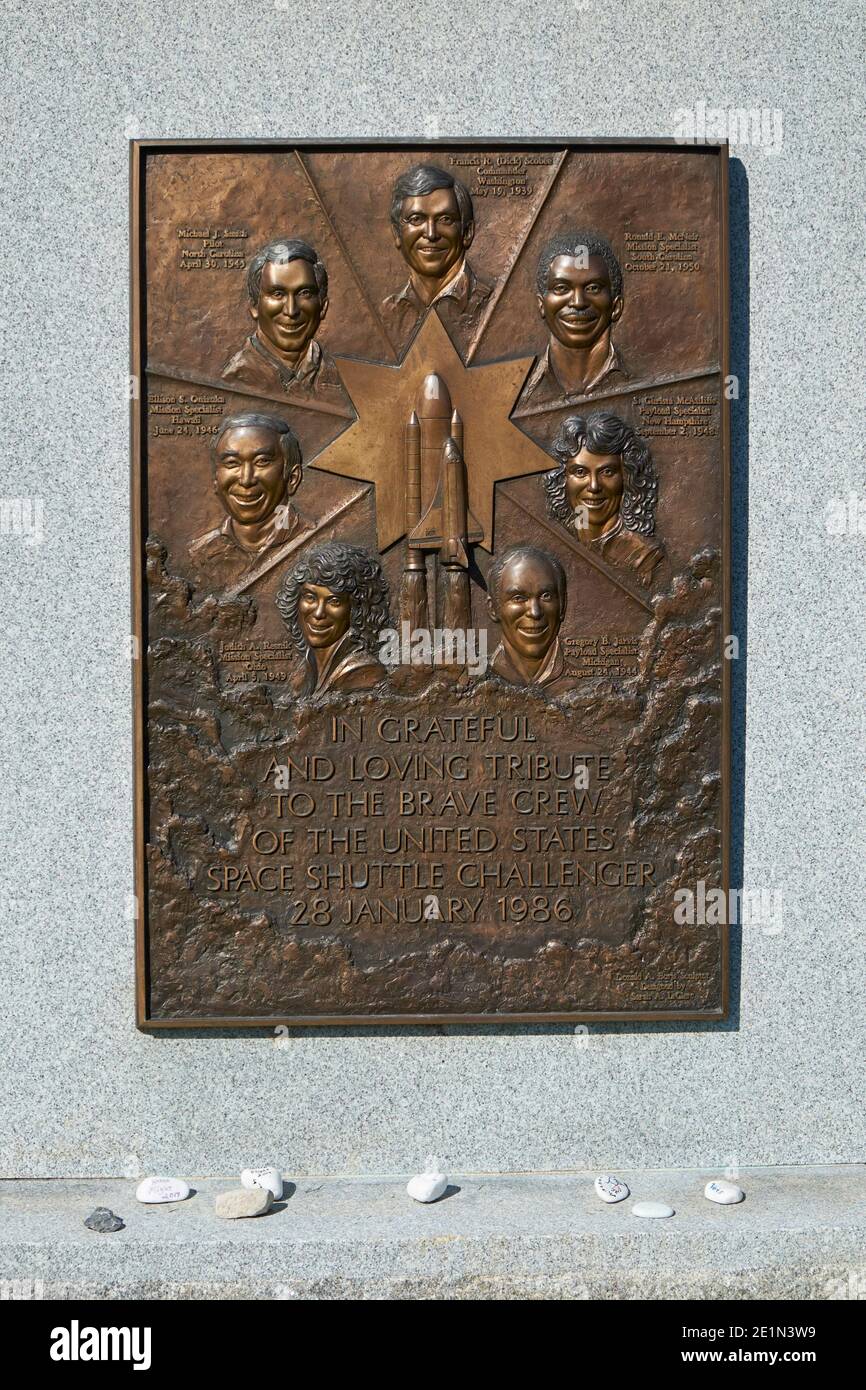 Bronze memorial plaque dedicated to the crew members of the Space Shuttle Challenger accident from 1986. At Arlington National Cemetery near Washingto Stock Photo