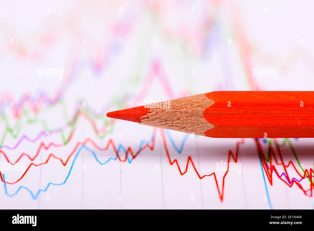 Aktienkurs und Chart der Börse mit Rotstift Stock Photo