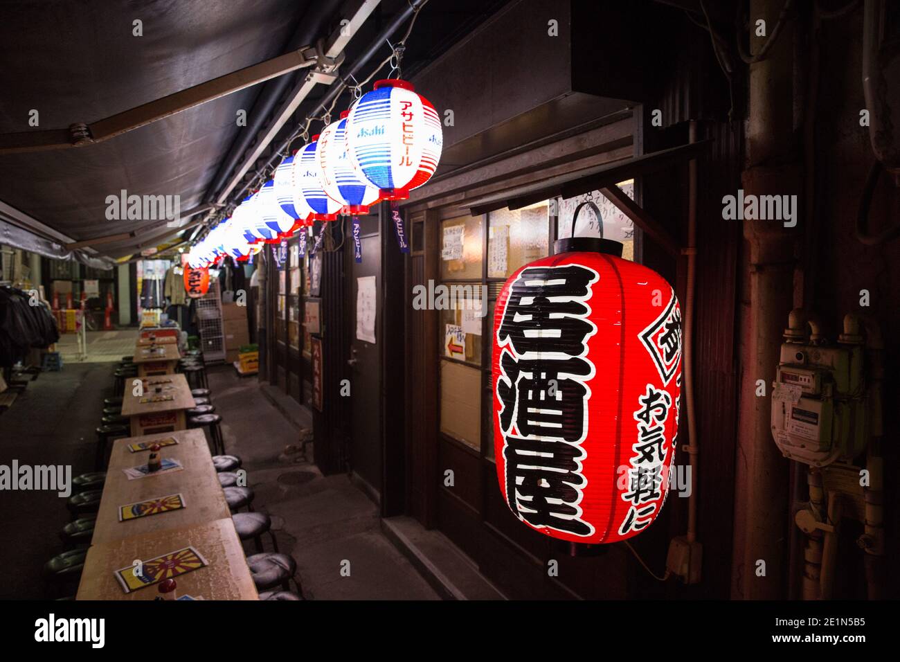 Tokyo, Japan. 08th Jan, 2021. Empty chairs seen at Izakaya (Japanese pub) in Ueno.2392 new Coronavirus cases were reported on January 8th 2021, the first day of the state of emergency in Tokyo. Credit: SOPA Images Limited/Alamy Live News Stock Photo
