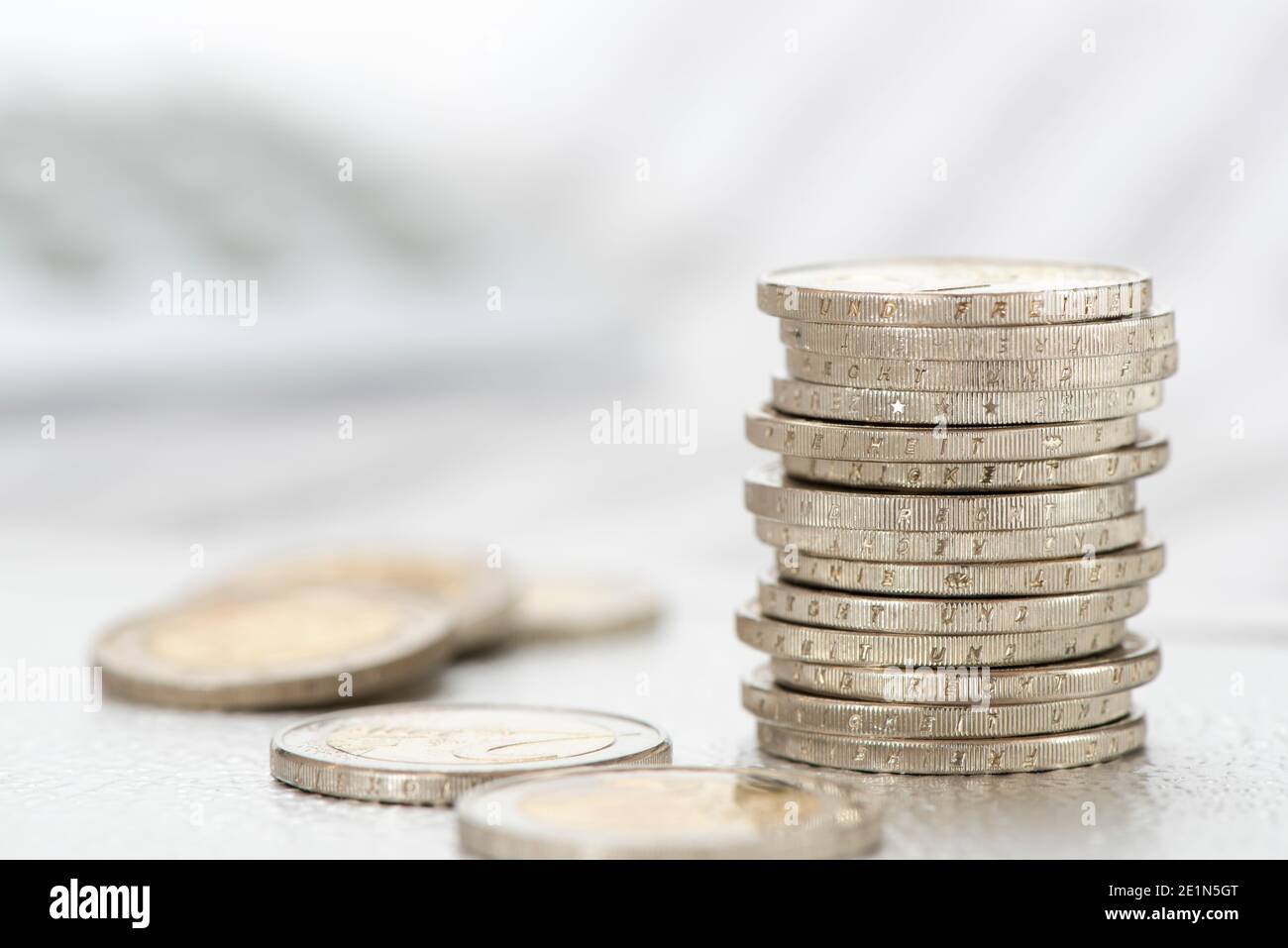 Budget Kalkulation mit Euro Münzen und Chart Stock Photo