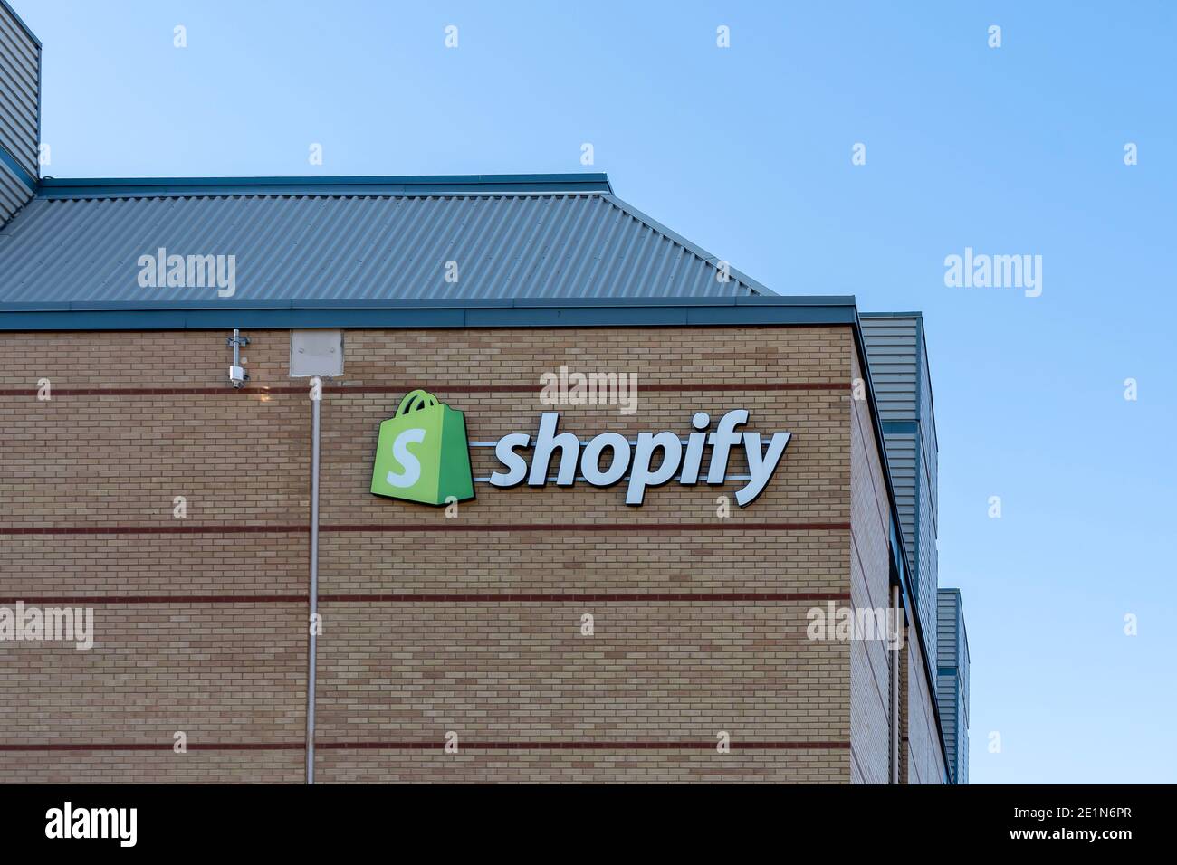 Canadian R6 Shopify Shopify canada hi-res stock photography and images - Alamy
