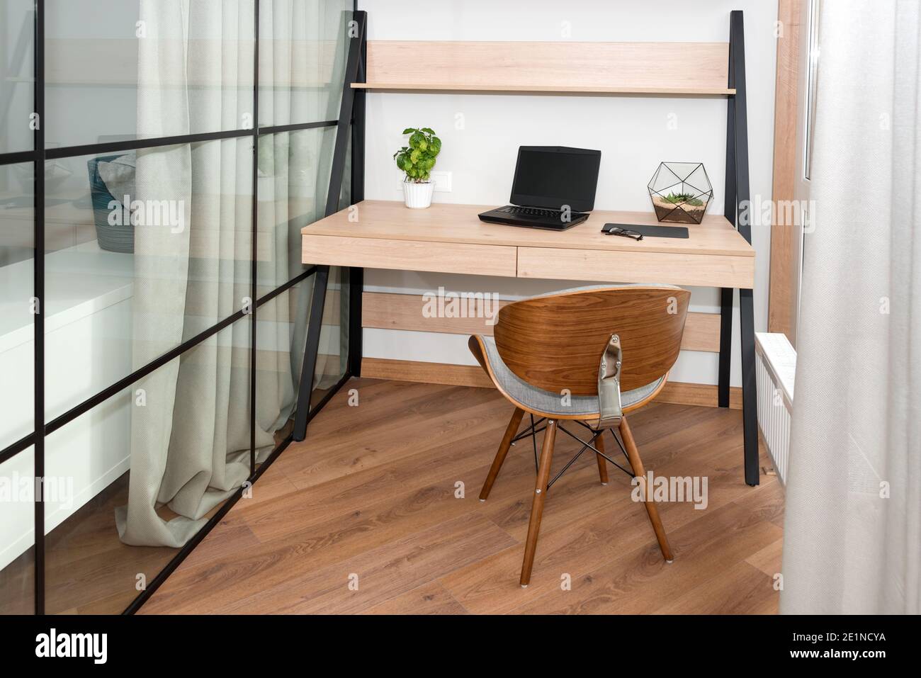 https://c8.alamy.com/comp/2E1NCYA/workplace-with-laptop-on-the-table-comfortable-work-table-in-office-near-the-window-design-of-workplace-in-home-office-with-modern-equipment-and-2E1NCYA.jpg