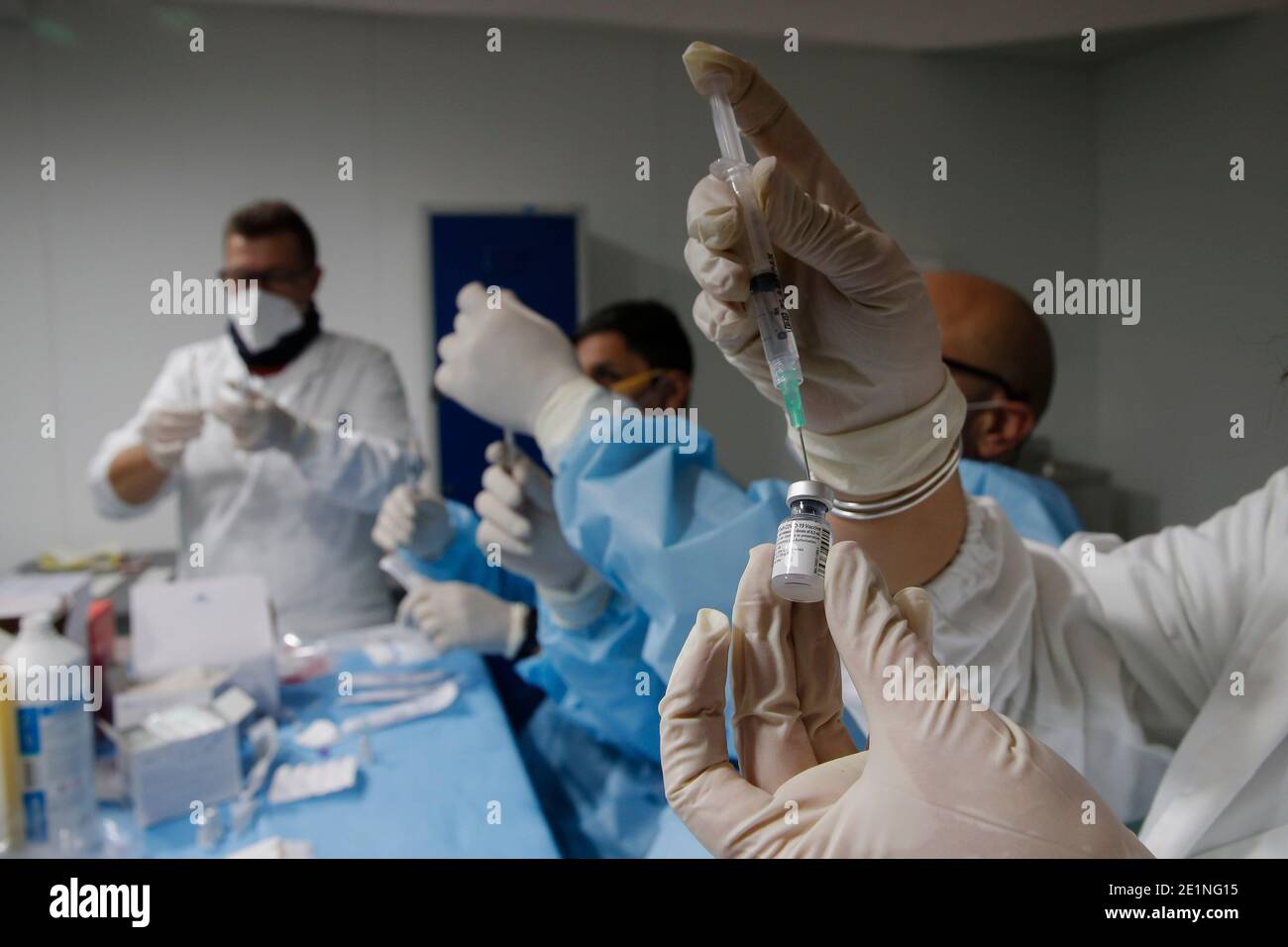 Naples, Italy. 08th Jan, 2021. Health workers prepare doses of the Pfizer-BioNTech COVID-19 vaccine at a coronavirus disease (COVID-19) vaccination center in Naples, Italy, Credit: Independent Photo Agency/Alamy Live News Stock Photo