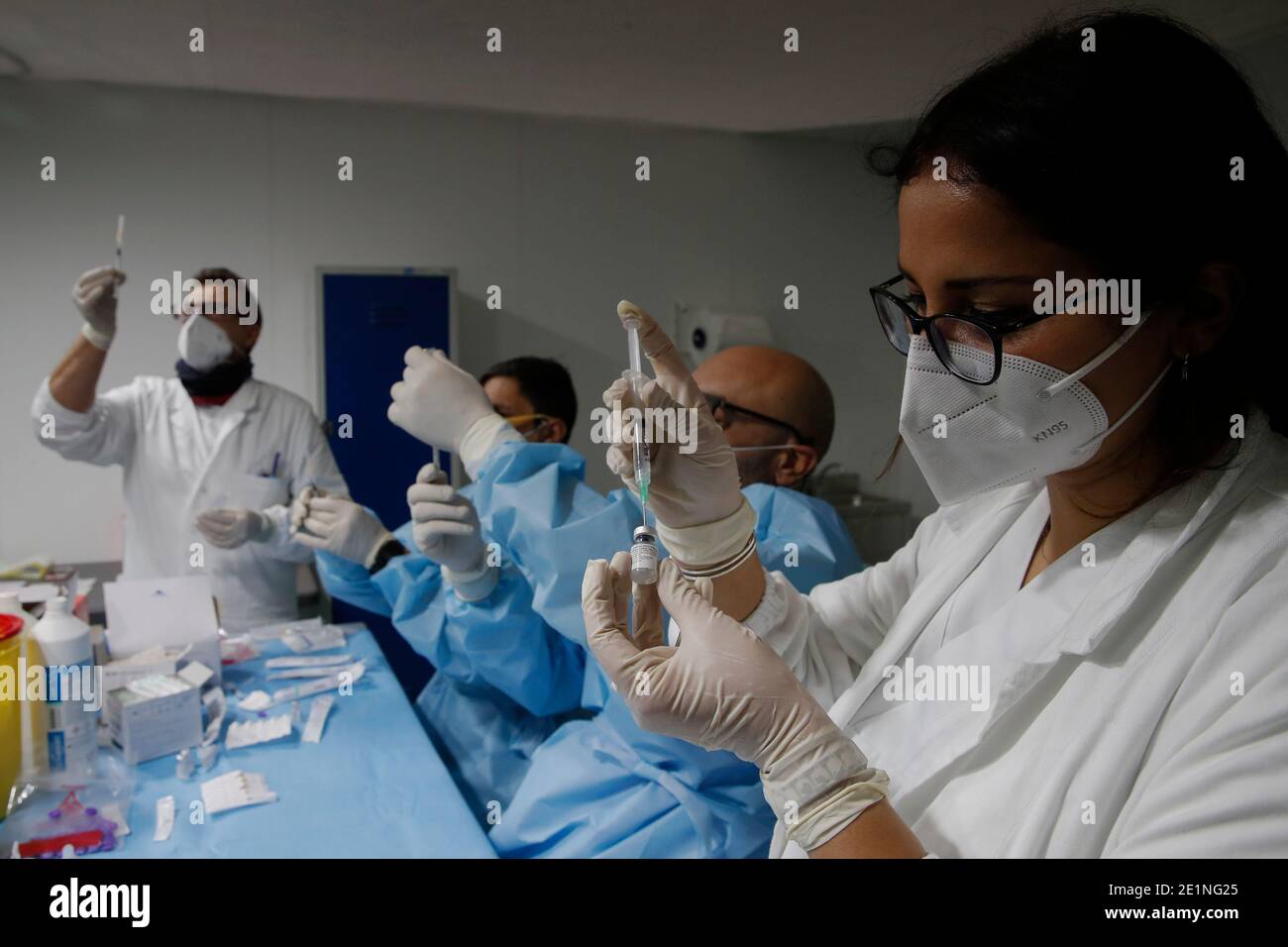 Naples, Italy. 08th Jan, 2021. Health workers prepare doses of the Pfizer-BioNTech COVID-19 vaccine at a coronavirus disease (COVID-19) vaccination center in Naples, Italy, Credit: Independent Photo Agency/Alamy Live News Stock Photo