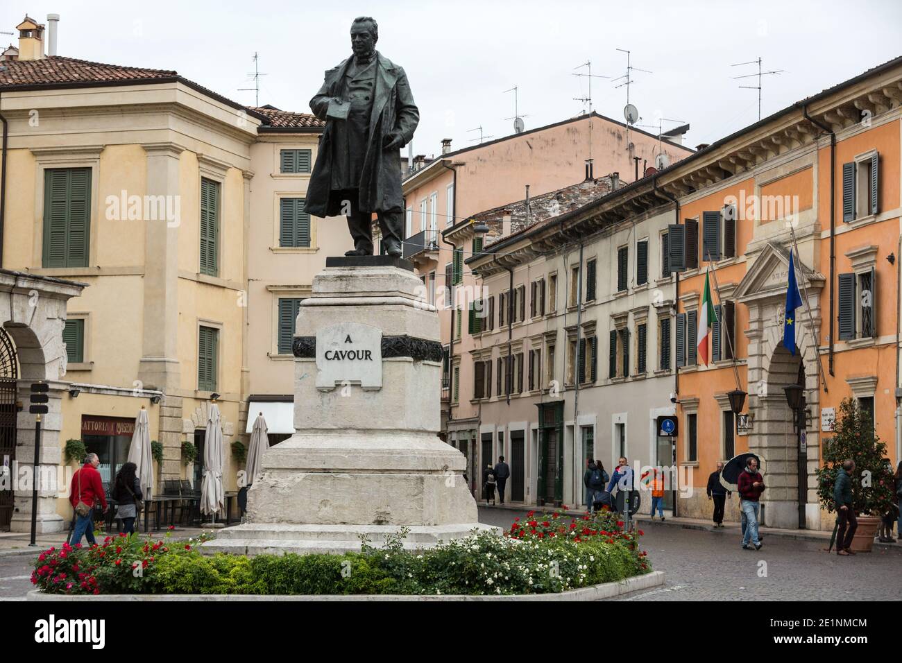 Statesman cavour statue hi-res stock photography and images - Alamy