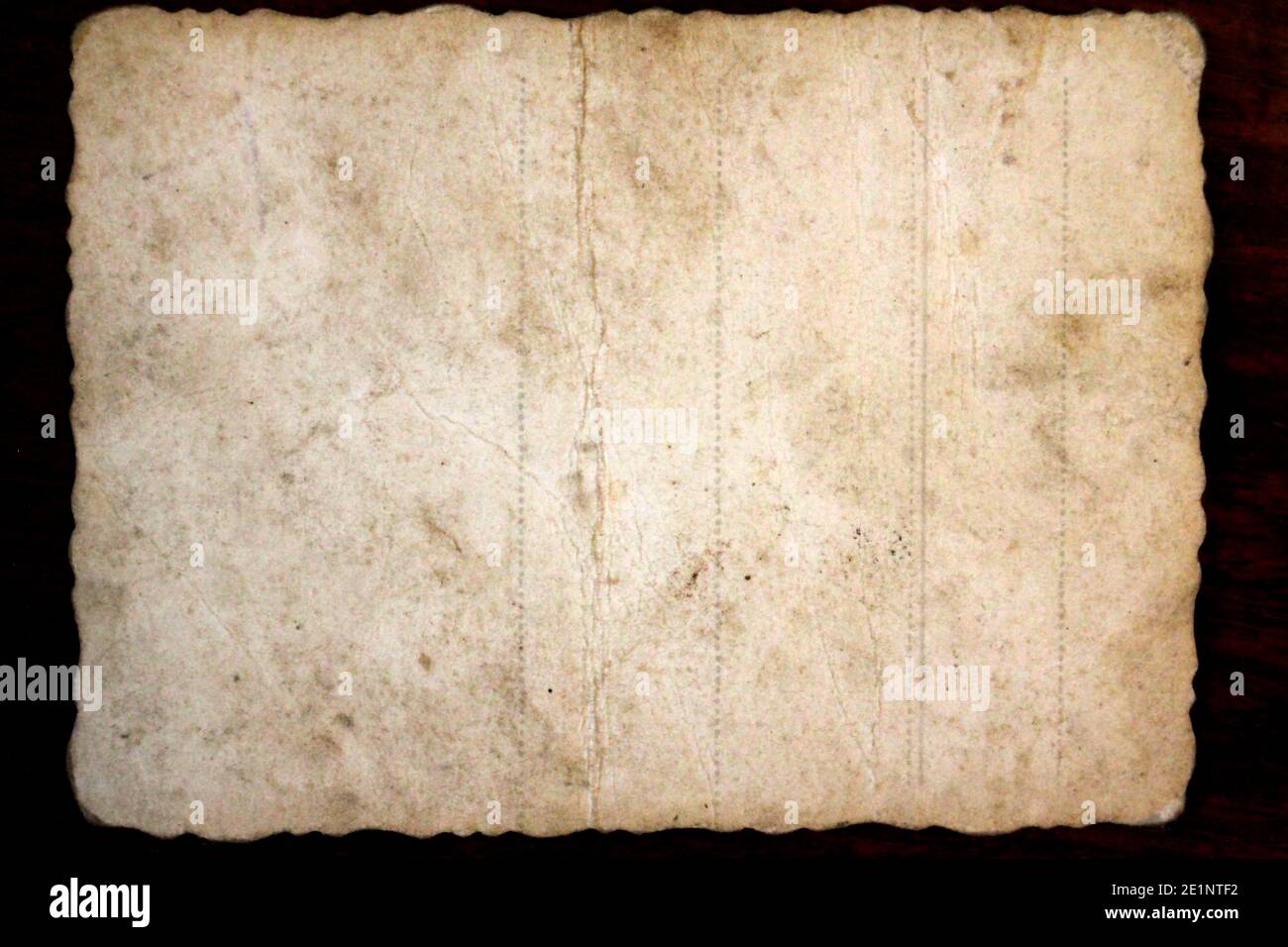 Vintage photo frame with scalloped edge Stock Photo - Alamy, image size:1300x956