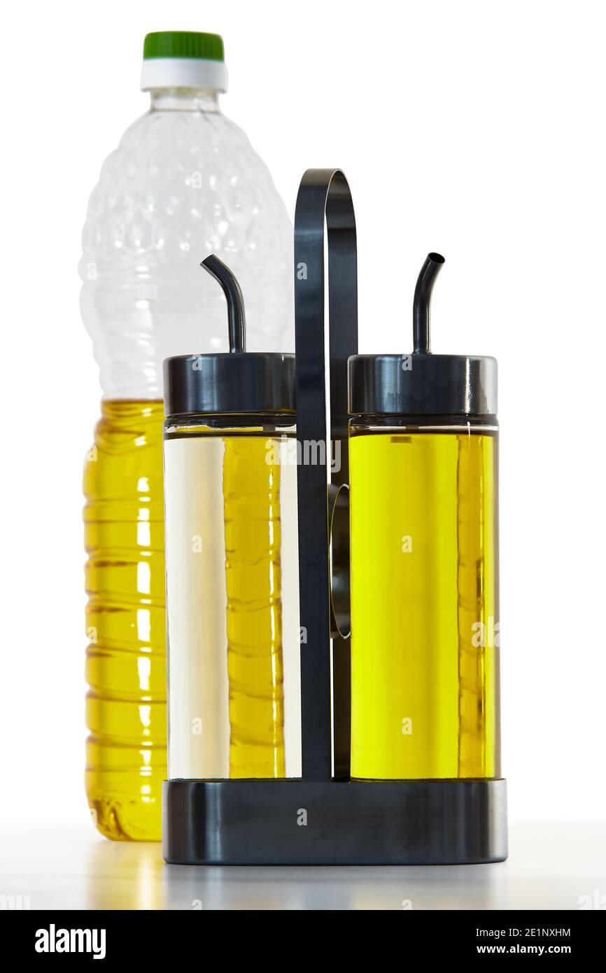 https://c8.alamy.com/comp/2E1NXHM/kitchen-oil-or-vinegar-dispenser-set-includes-two-glass-bottle-with-pour-spout-and-stand-2E1NXHM.jpg