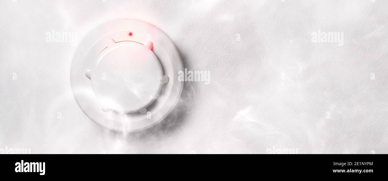 smoke detector of fire alarm in action Stock Photo - Alamy